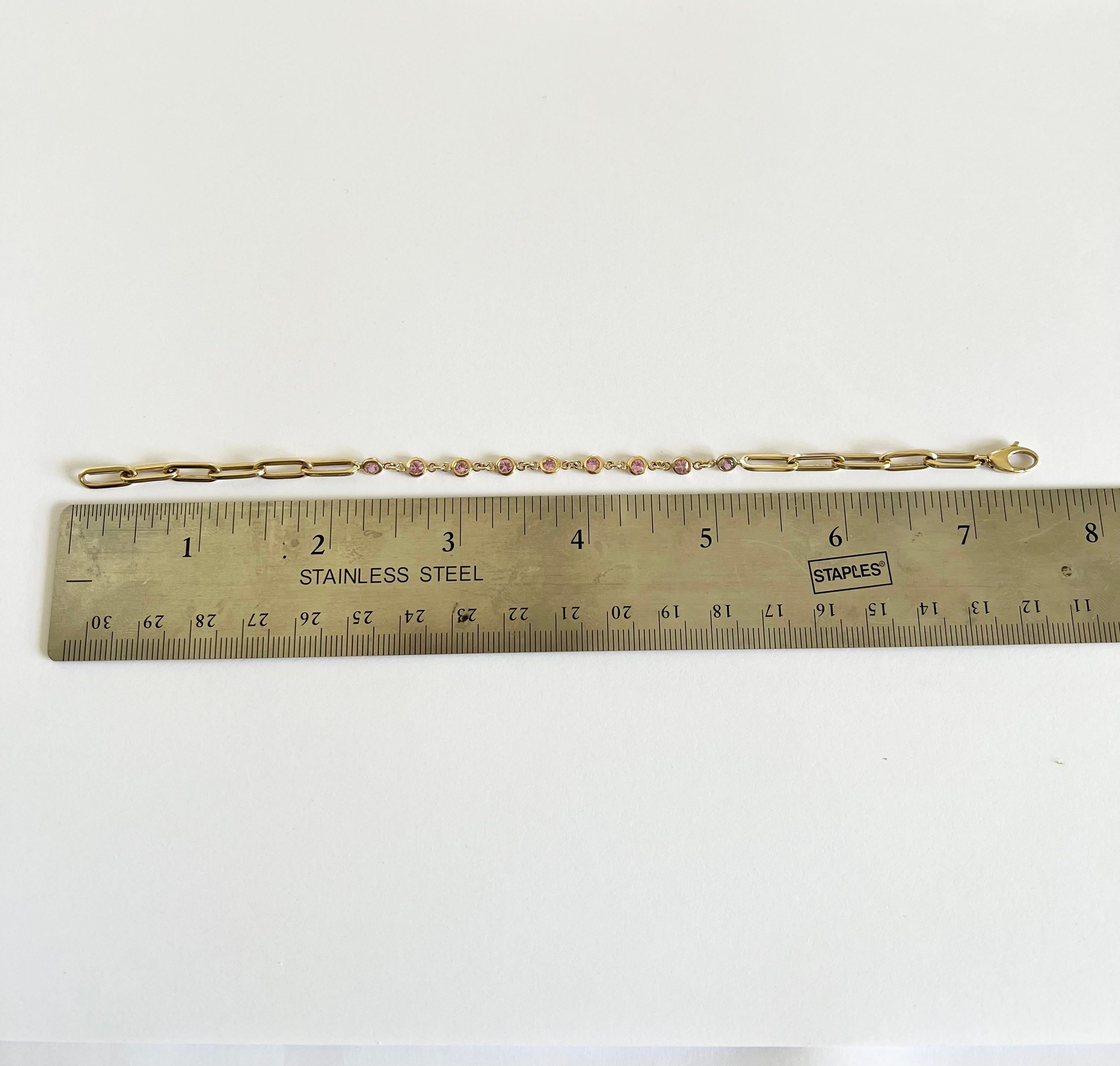 Taille ronde Bracelet en or jaune avec saphirs roses naturels de 0,93 carat en vente