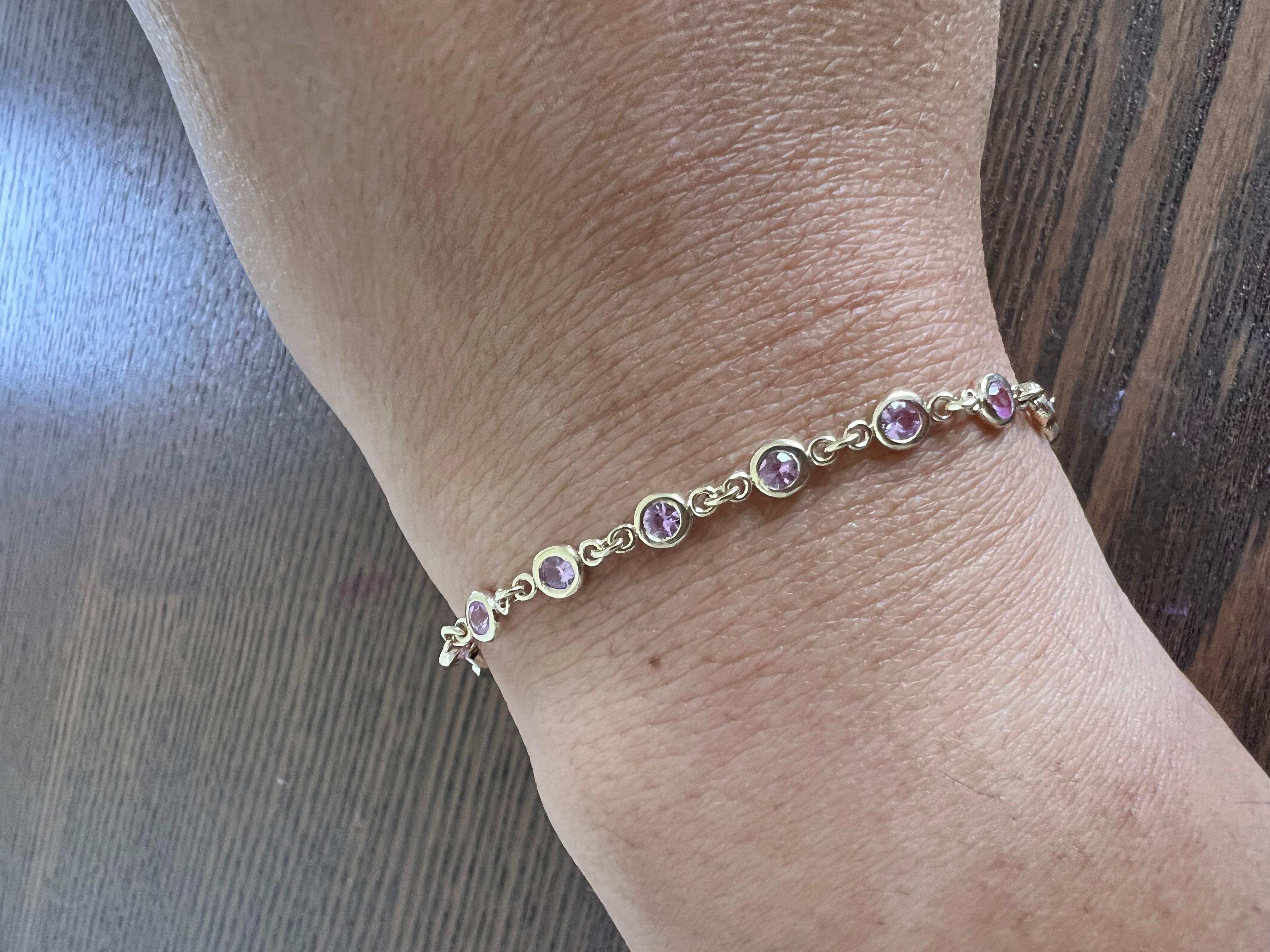 Donna Bracciale in oro giallo con zaffiri rosa naturali da 0,93 carati in vendita