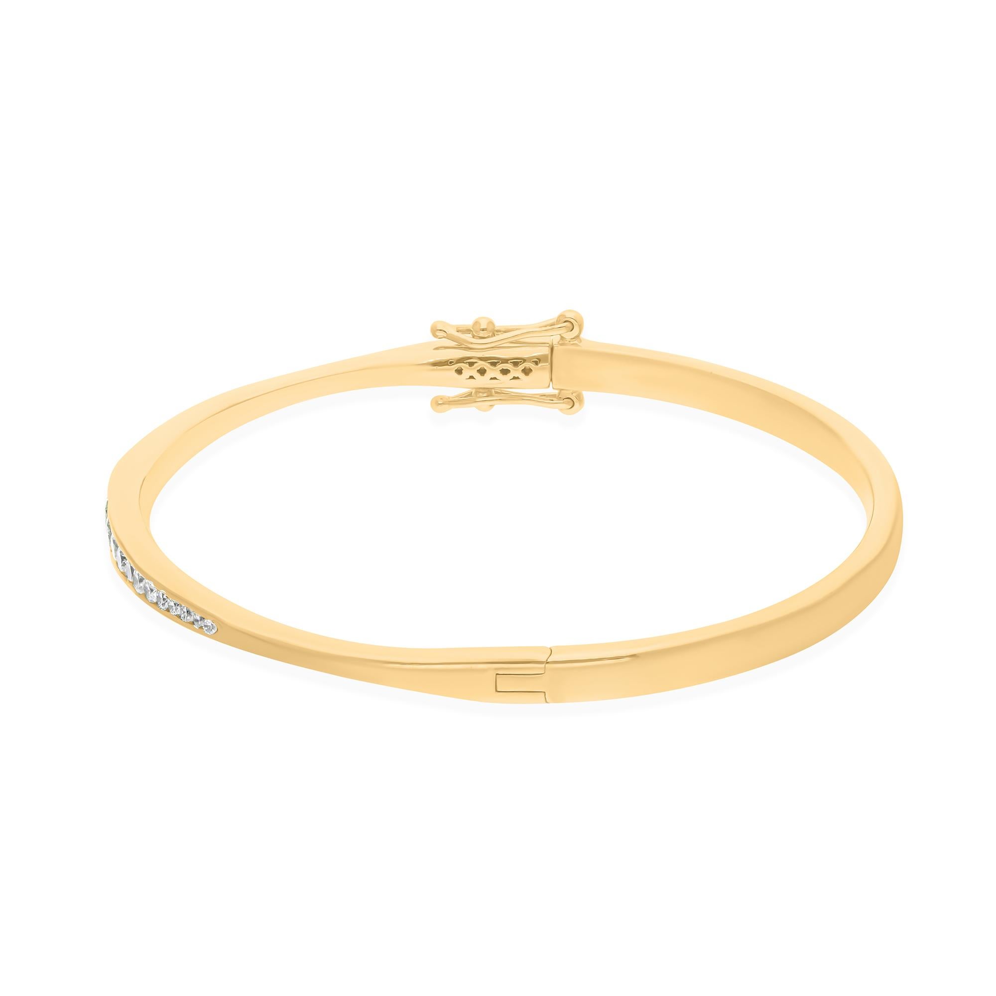 Moderno 0,93 Carati SI Chiarezza HI Colore Collana graduata di diamanti in oro giallo 18 carati in vendita
