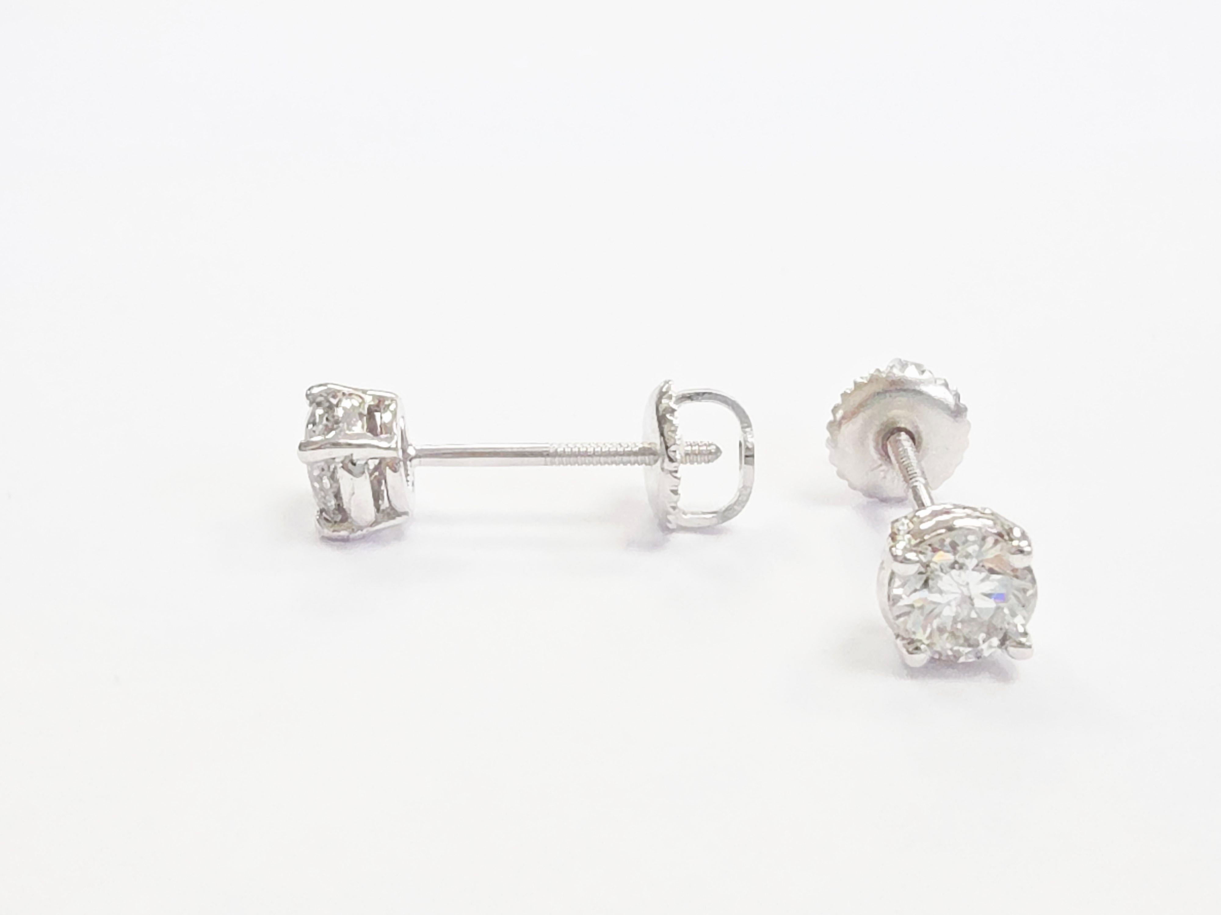 0,93 Karat Naturdiamant Runde Form Ohrstecker 14 Karat Weißgold im Zustand „Neu“ im Angebot in Great Neck Plaza, NY
