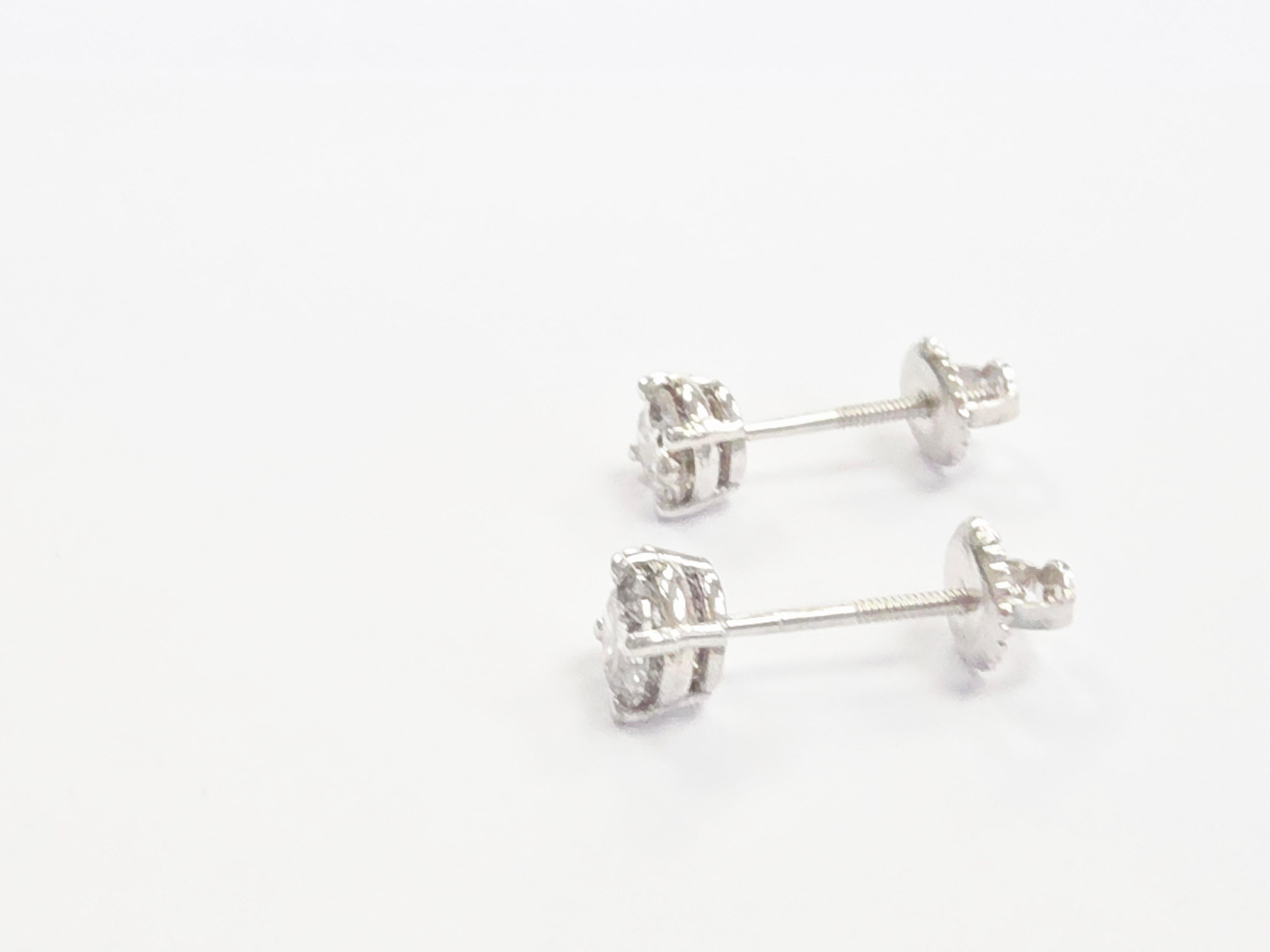 0,93 Karat Naturdiamant Runde Form Ohrstecker 14 Karat Weißgold im Angebot 1