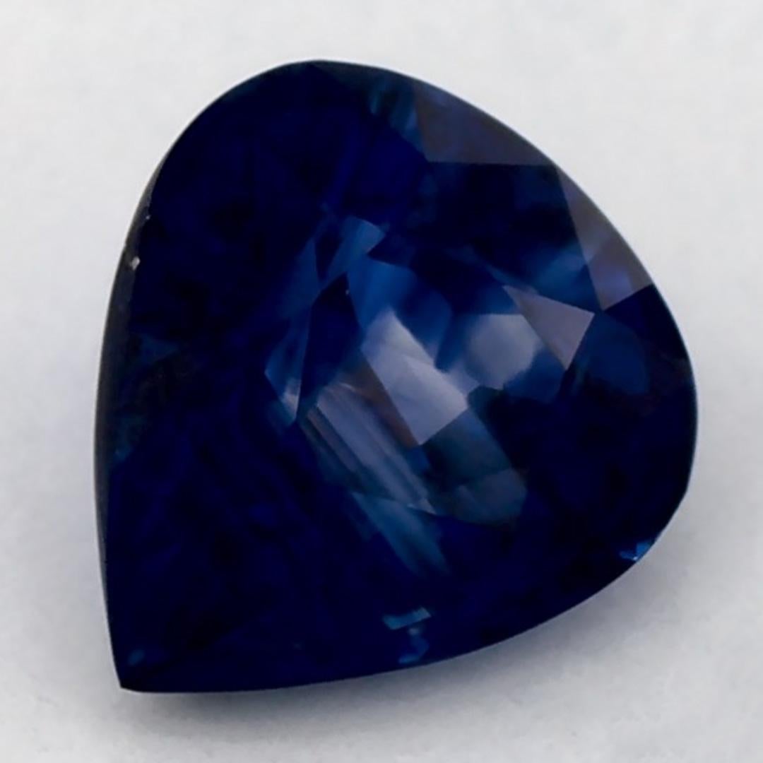 Ein sehr wertvoller September-Geburtsstein mit einer bezaubernden blauen Farbe. Man glaubt, dass sie dem Leben Glück und Reichtum bringen.

Entdecken Sie die lebendige Kollektion von Smaragden, Rubinen und Saphiren in unserem Geschäft, die als lose