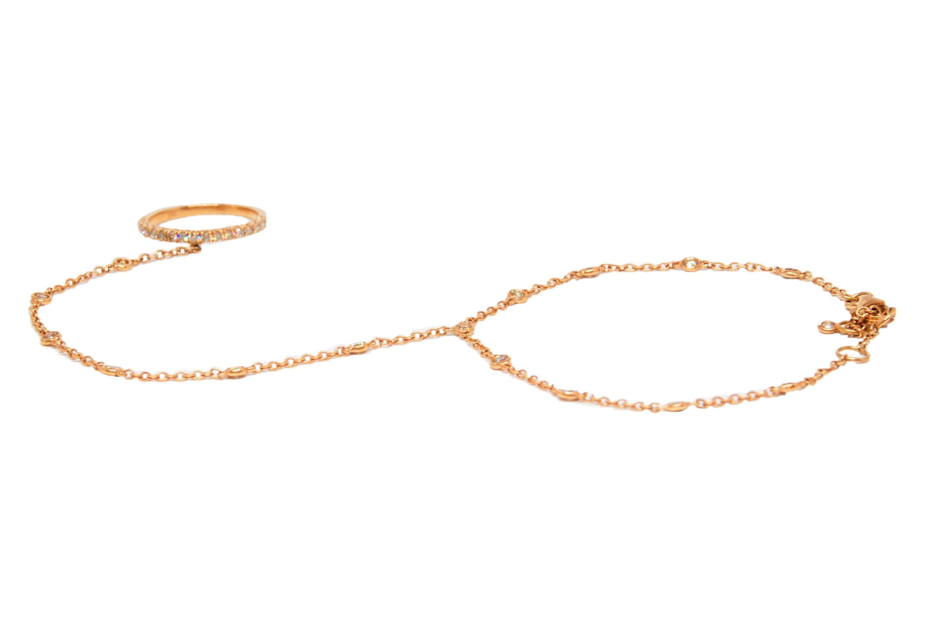 Ce superbe bracelet en or rose serti de 33 diamants d'un poids total de 0,93 ct. est serti dans de l'or rose 18k.