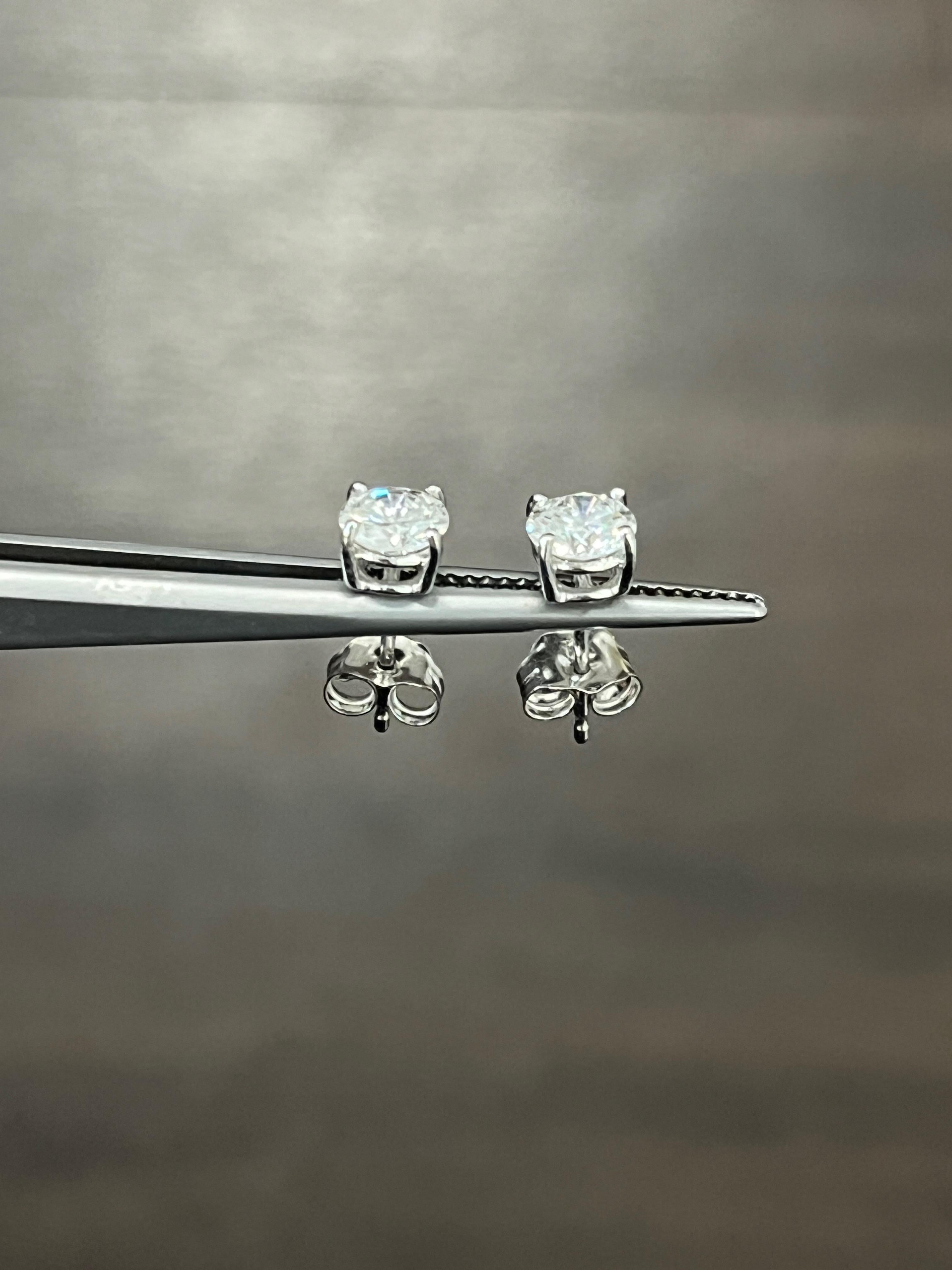 Clous d'oreilles diamant 0,93 carat  Unisexe en vente