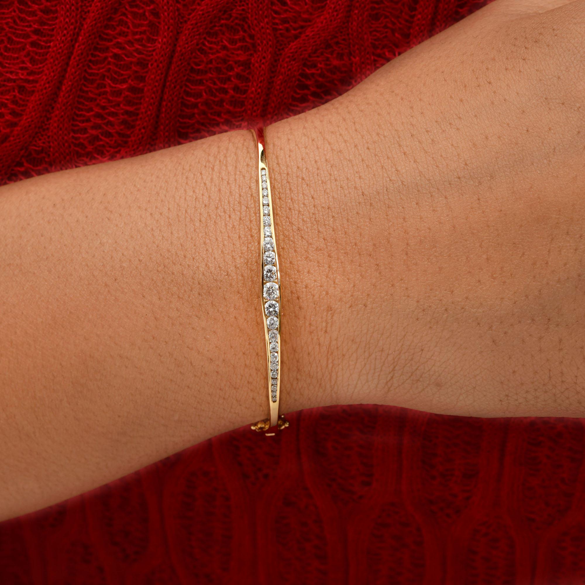 0.93 Ct SI Clarity HI Color Diamond Graduated Necklace 14 Karat Yellow Gold
The bracelet features graduated diamonds set in the channel setting in the bracelet making the stackable bracelet. With a comfortable fit and secure clasp, this bracelet is