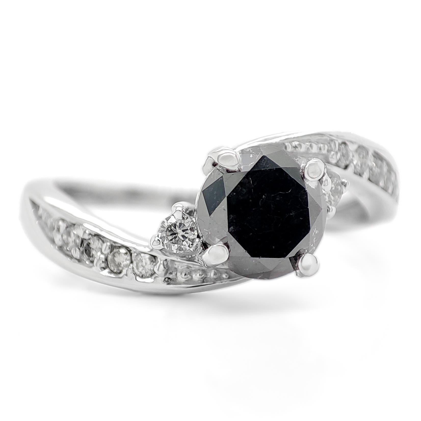 Round Cut NO RESERVE 0.93CT Fancy Black DIamond and 0.13CT White diamonds 14K Gold For Sale