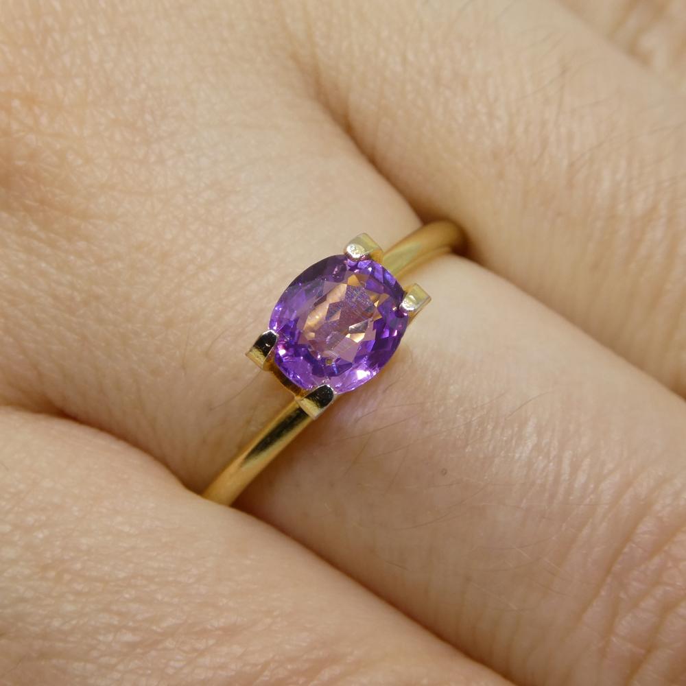 Descrizione:

Tipo di gemma: Zaffiro
Numero di pietre: 1
Peso: 0,93 carati
Misure: 6,27 x 5,33 x 2,94 mm
Forma: Cuscino
Stile di taglio Corona: Brillante
Padiglione Stile di Taglio: Taglio a gradini
Trasparenza: Trasparente
Chiarezza: Leggermente