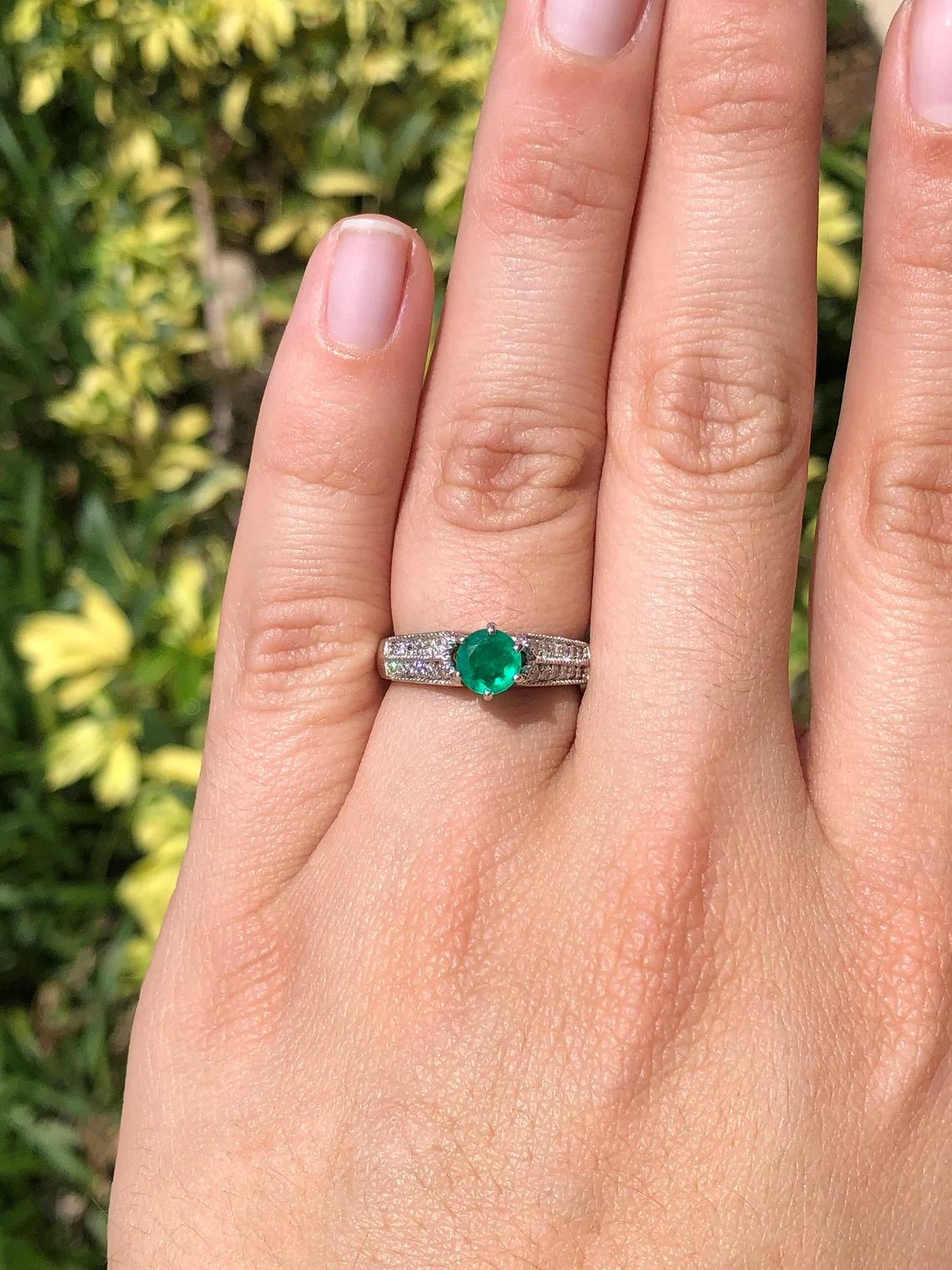 Modern 0.93tcw 14K Colombian Emerald-Round Cut & Diamond Engagement Ring For Sale