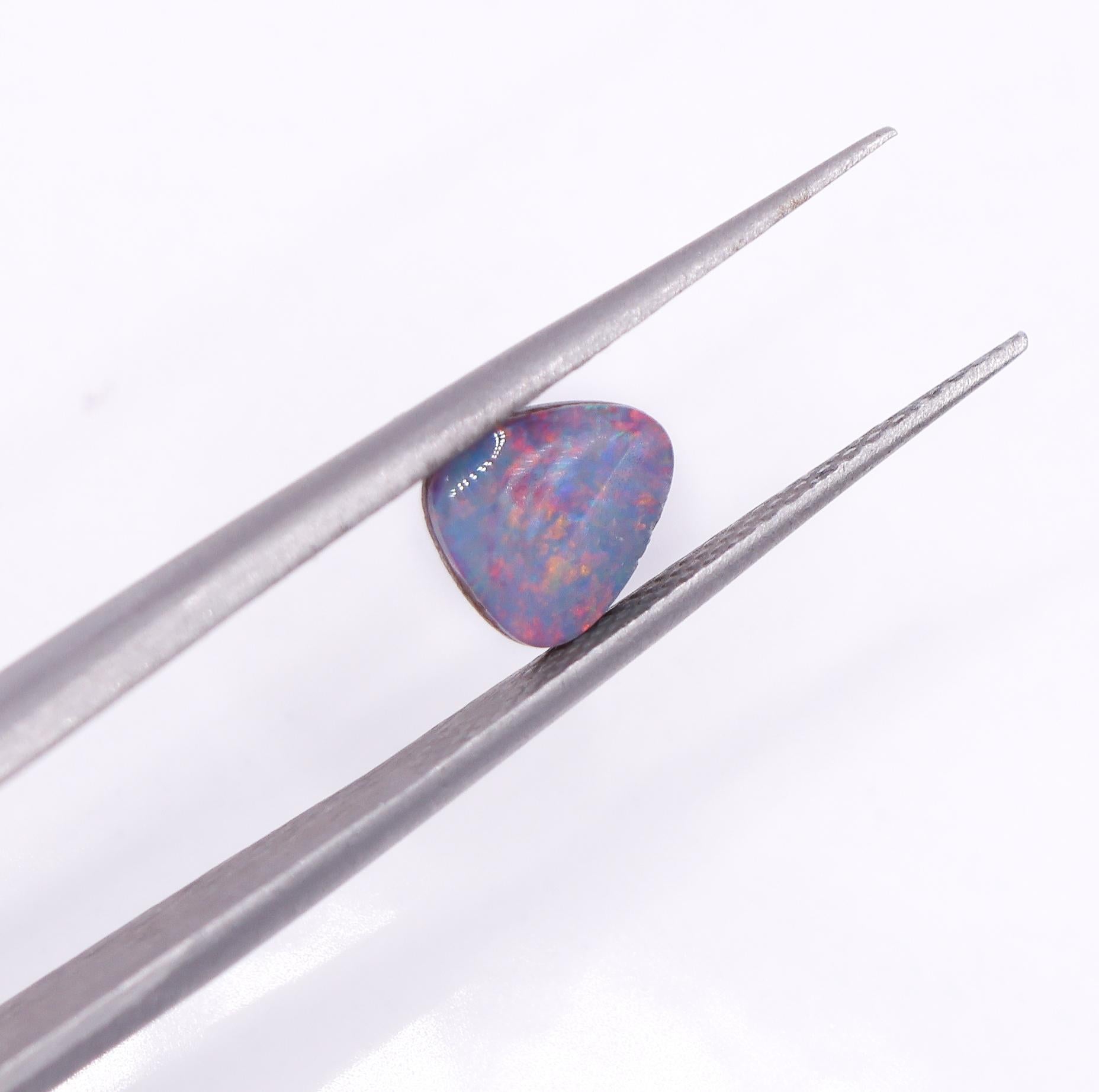 Presenting a 0.94 carat australian boulder opal loose gemstone! 

Specifications

Stone: Boulder Opal
Shape: Trillion
Treatment: None
Hardness: 5.5-6.5
Cut: Cabochon
Origin: Australia
Clarity: Eye clean
Number of Pieces: