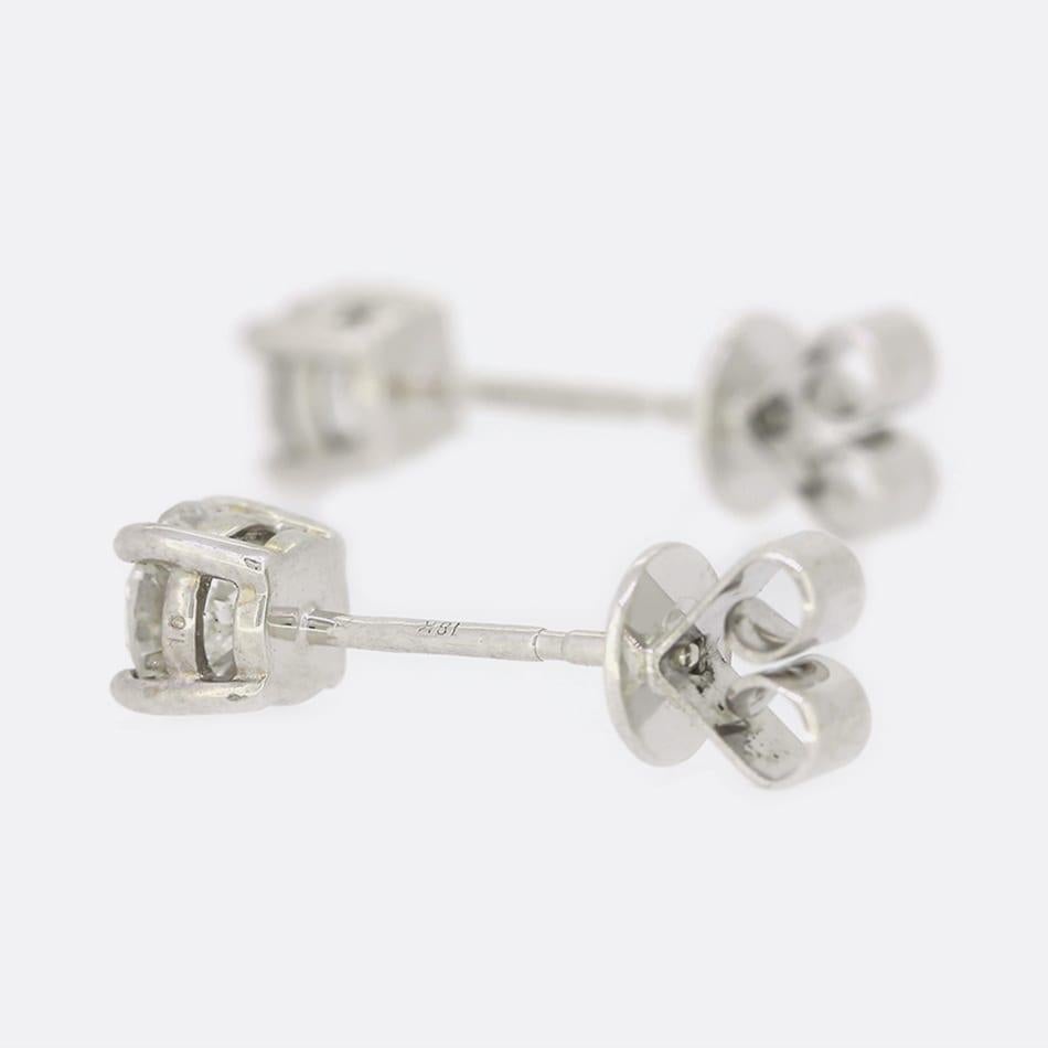 This is a beautiful pair of 18ct white gold diamond studs. Each earring is set with a round brilliant cut diamond set in a 4 claw mount.

Condition: Used (Very Good)
Weight: 2.0 gram
Total Diamond Carat Weight: Approx. 0.94 carats
Diamond 1: Approx.