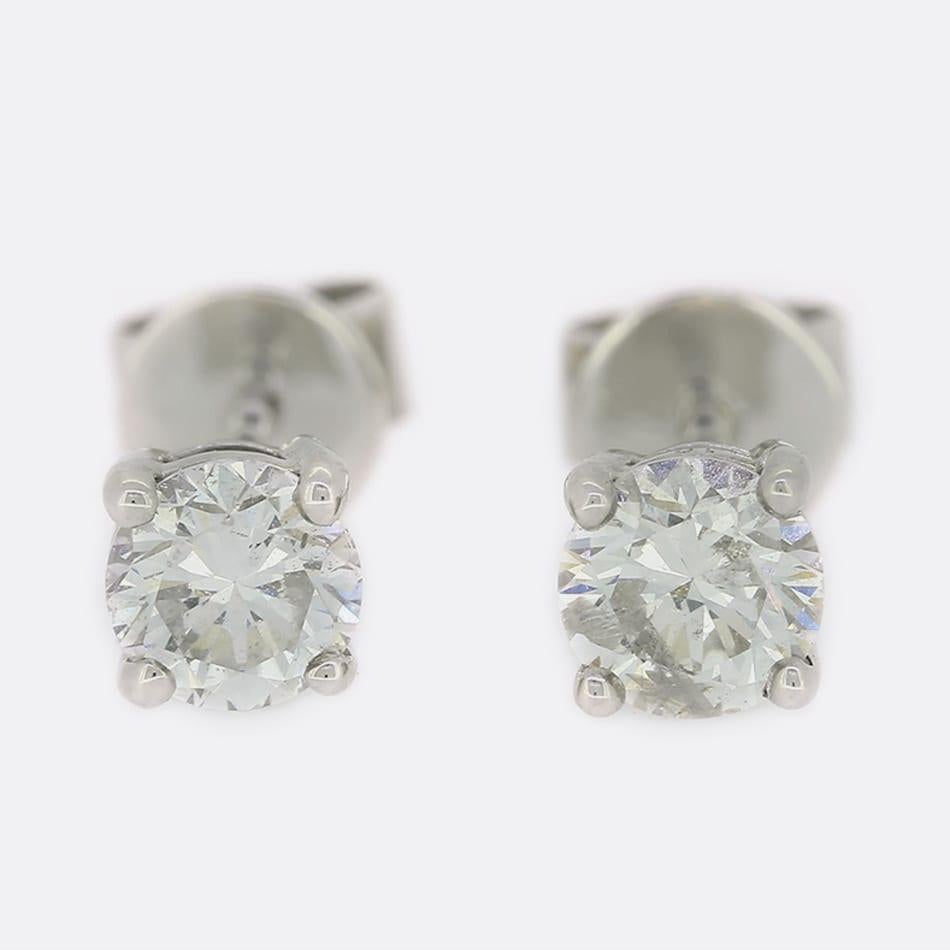0.94 Carat Diamond Stud Earrings In Good Condition For Sale In London, GB