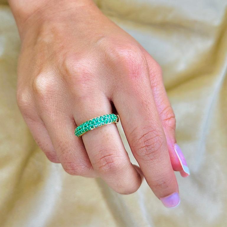 For Sale:  Natural Round Emerald Half Eternity Band Ring Studded in 18k Solid Yellow Gold 2