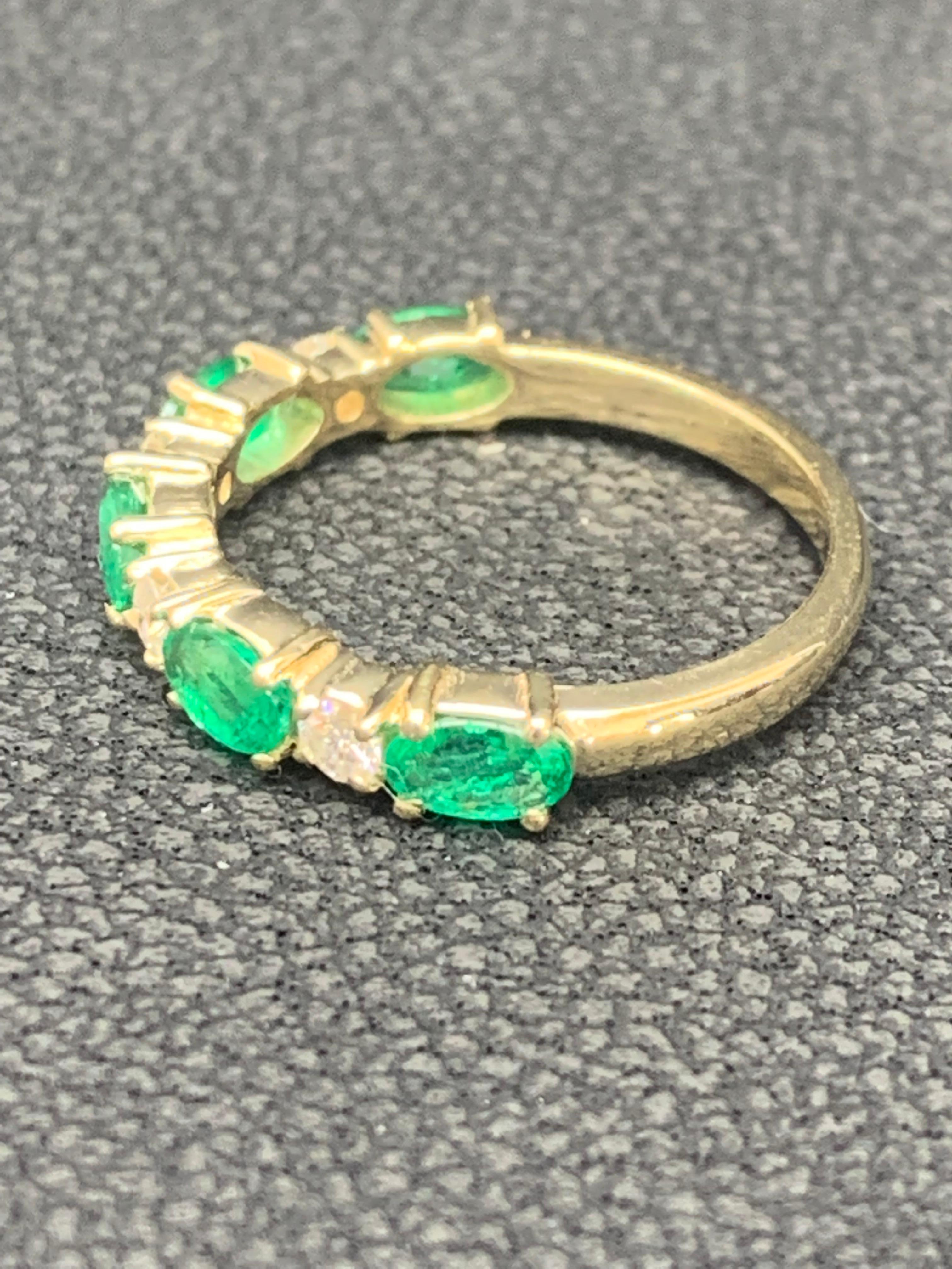 0.94 Carat Oval Cut Alternating Emerald Diamond Wedding Band in 14k Yellow Gold For Sale 5
