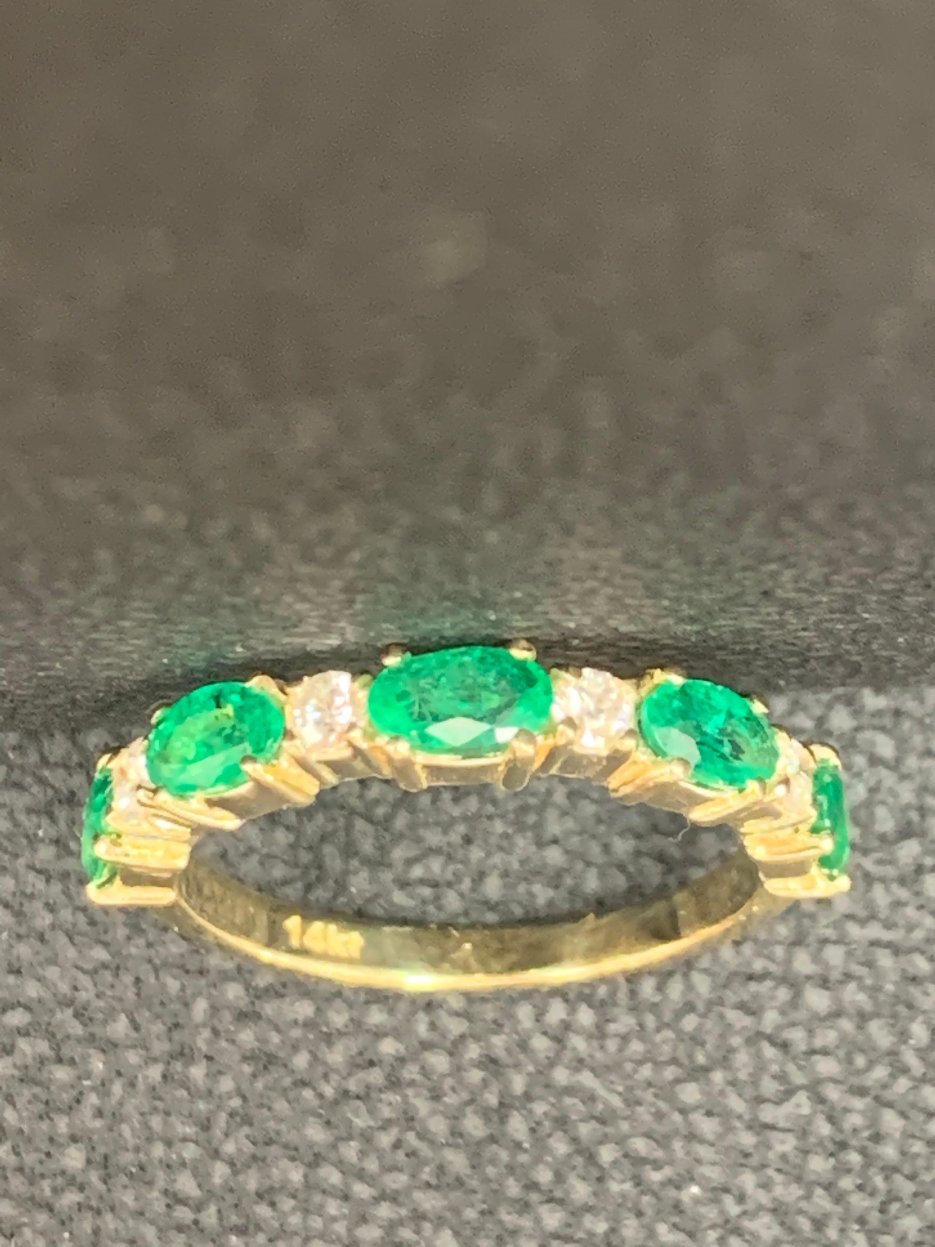 0.94 Carat Oval Cut Alternating Emerald Diamond Wedding Band in 14k Yellow Gold For Sale 8