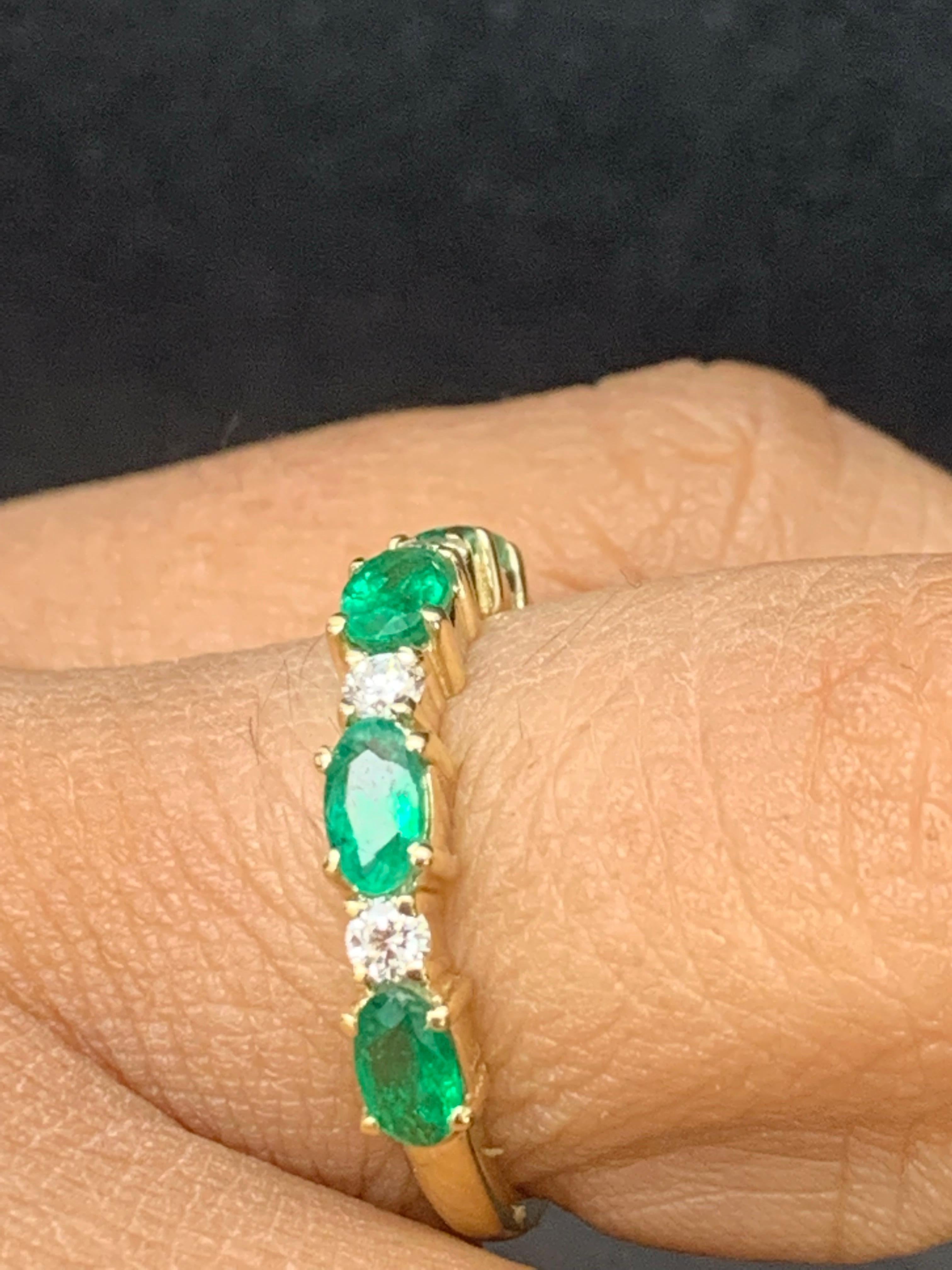 0.94 Carat Oval Cut Alternating Emerald Diamond Wedding Band in 14k Yellow Gold For Sale 2