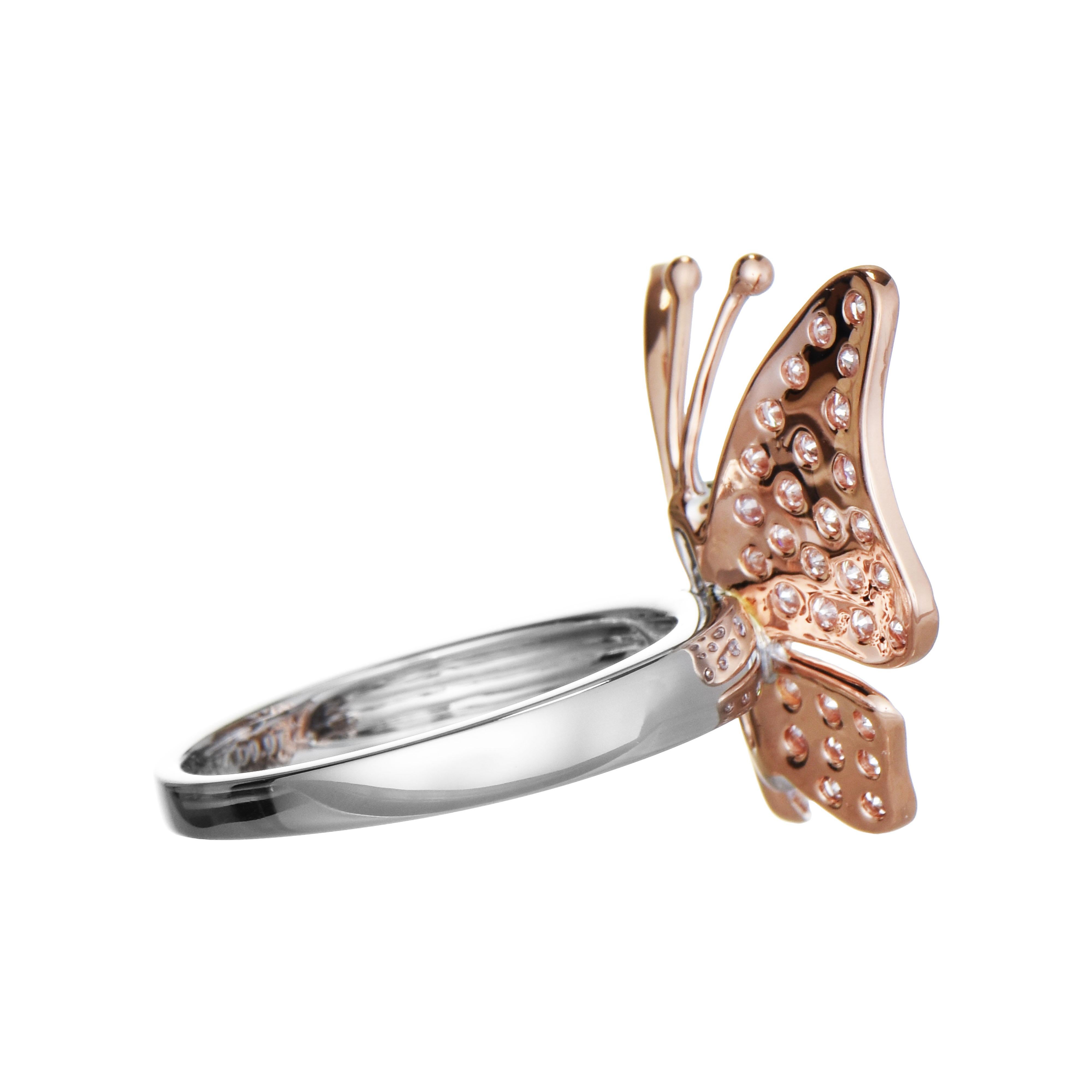 60 Diamantes Rosas: 0,87 Quilates
6 Diamantes Blancos: 0,07 Quilates
Metal: Oro blanco y rosa de 18 quilates, 6,40 gramos