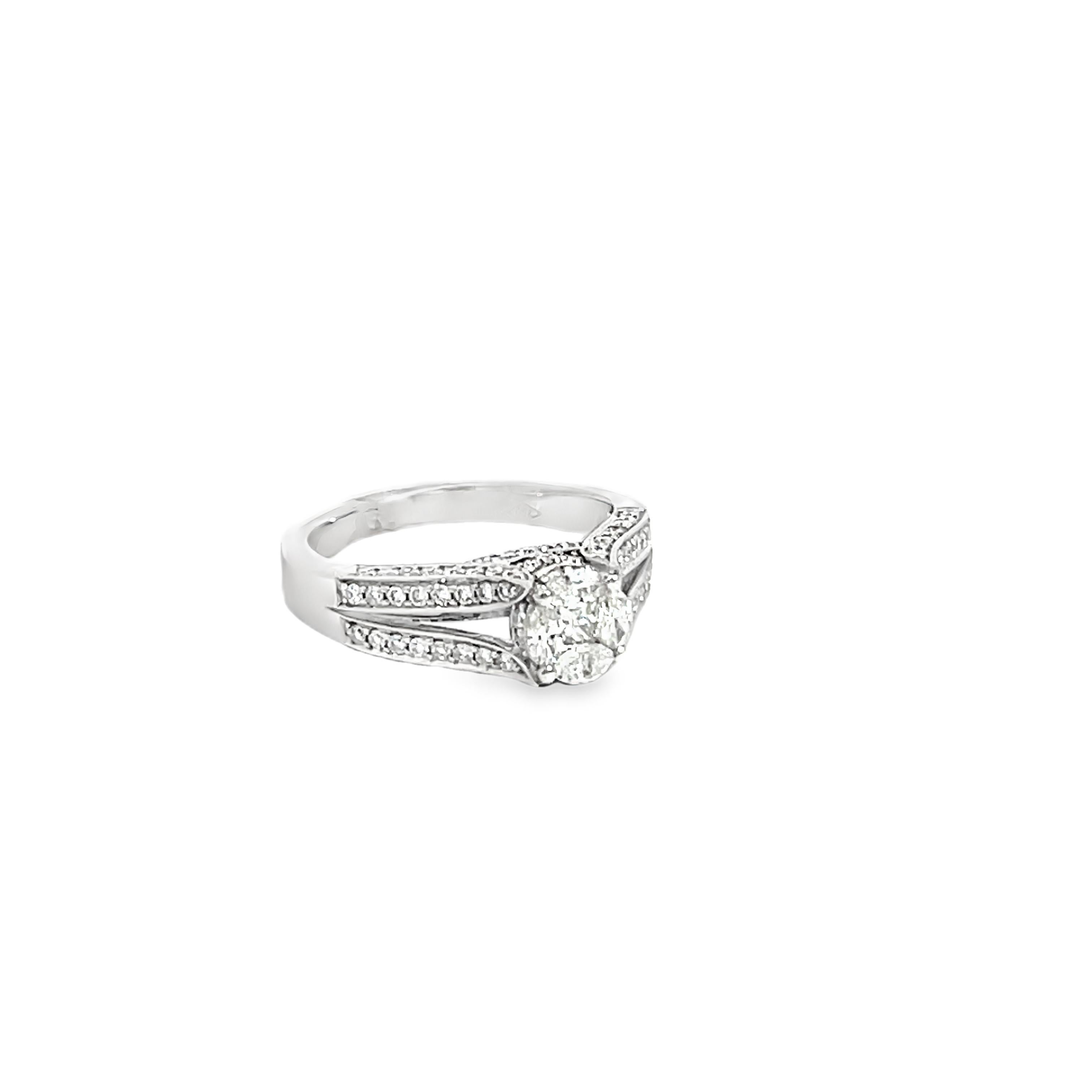 0,94 Karat runder Diamant-Cluster-Ring (Rundschliff) im Angebot