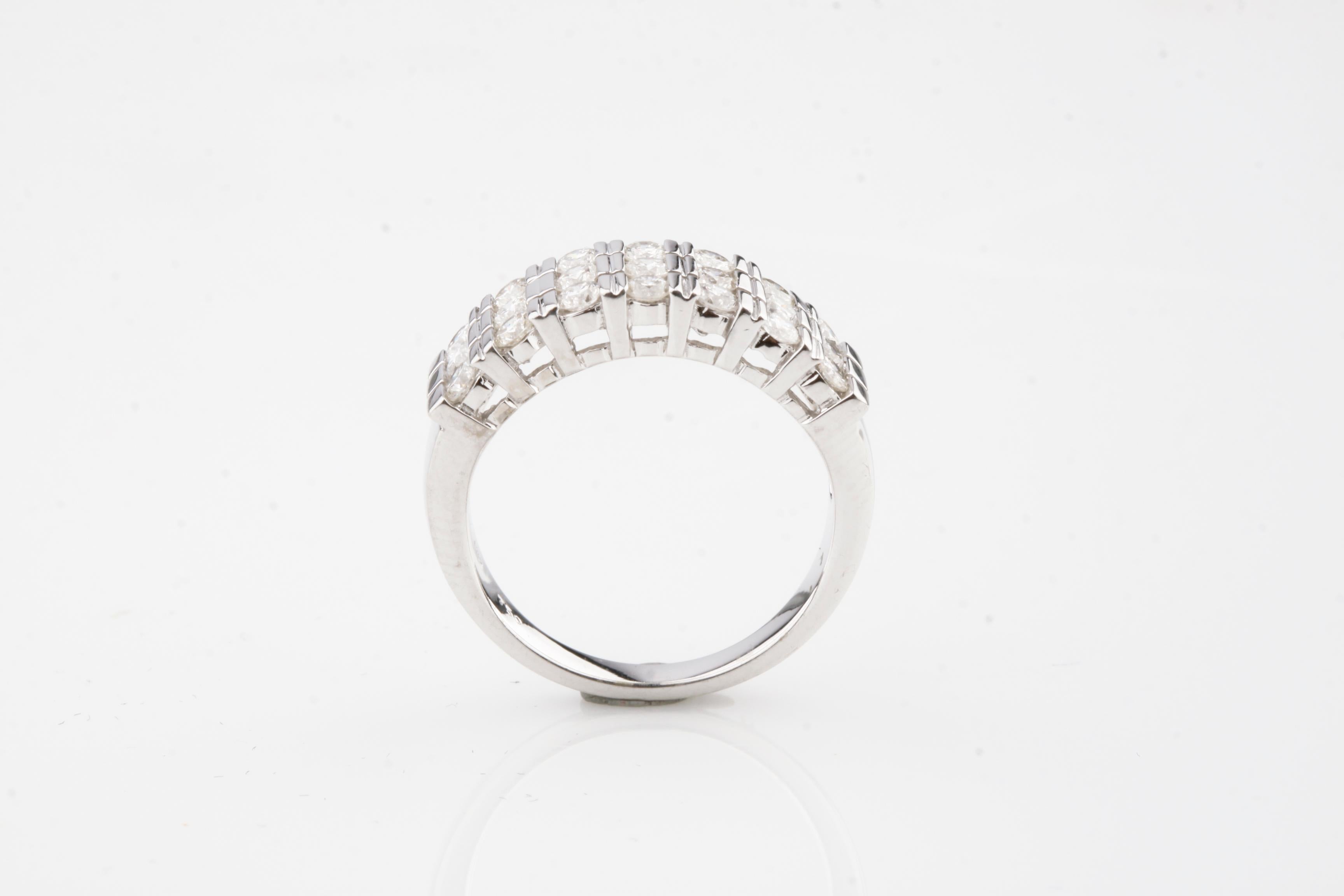 Modern 0.94 Carat Round Diamond Plaque Ring in White Gold For Sale