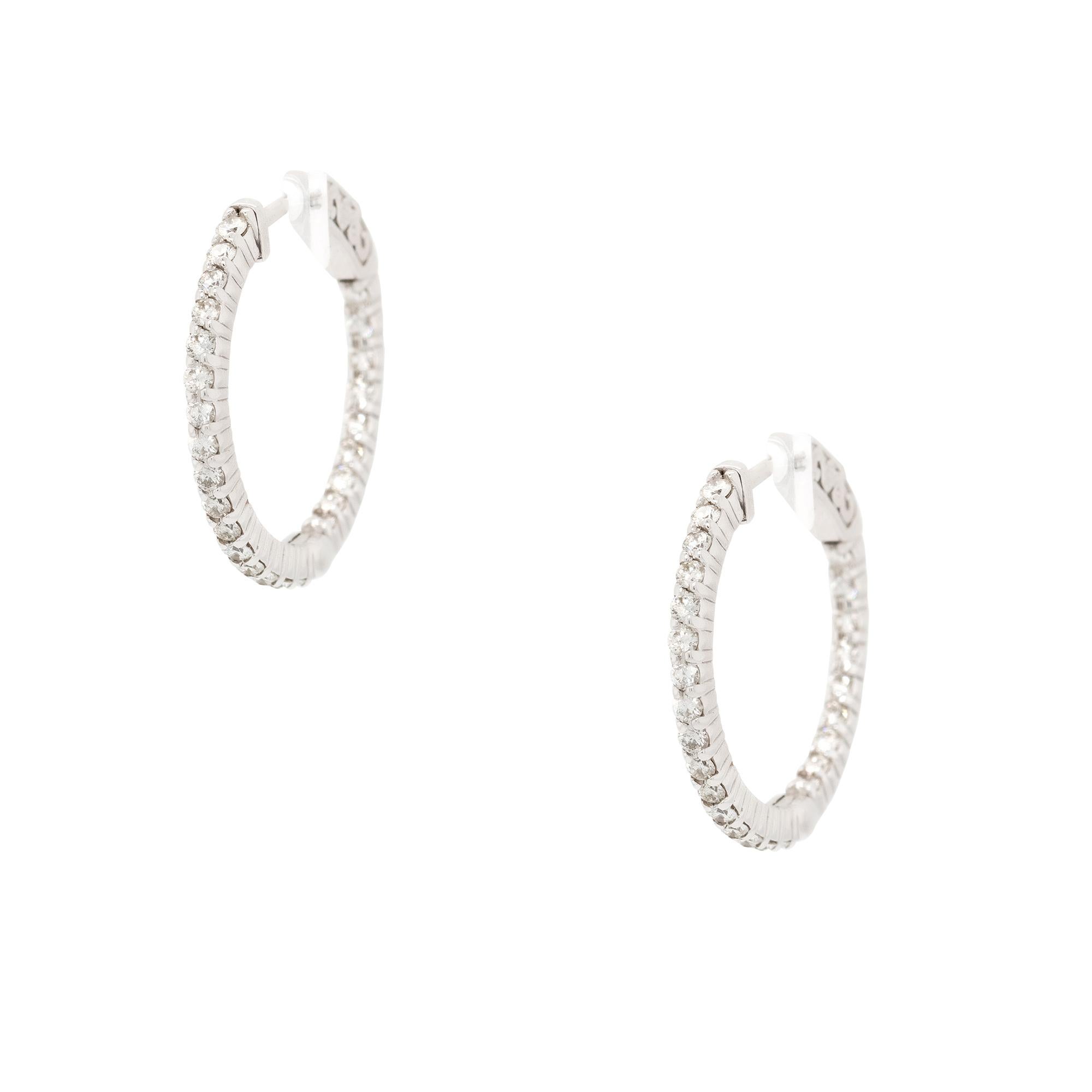Taille ronde Boucles d'oreilles cerclées de petits diamants de 0,94 carat 14 carats en stock en vente
