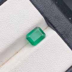 0,94 Karat Lebendiger grüner Smaragd, natürlicher loser Edelstein - Smaragdschliff für Ring