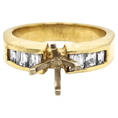 Anillo de oro amarillo con diamante blanco de 0,94 quilates