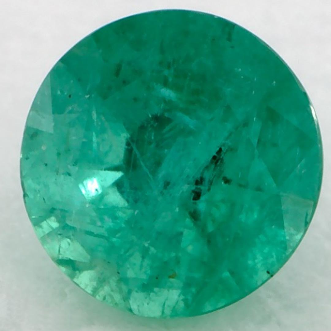 D'un vert éclatant, la pierre de naissance du mois de mai symbolise le renouveau de la croissance printanière. 

Explorez la vibrante collection d'émeraudes, de rubis et de saphirs de notre magasin, disponibles sous forme de pierres précieuses en
