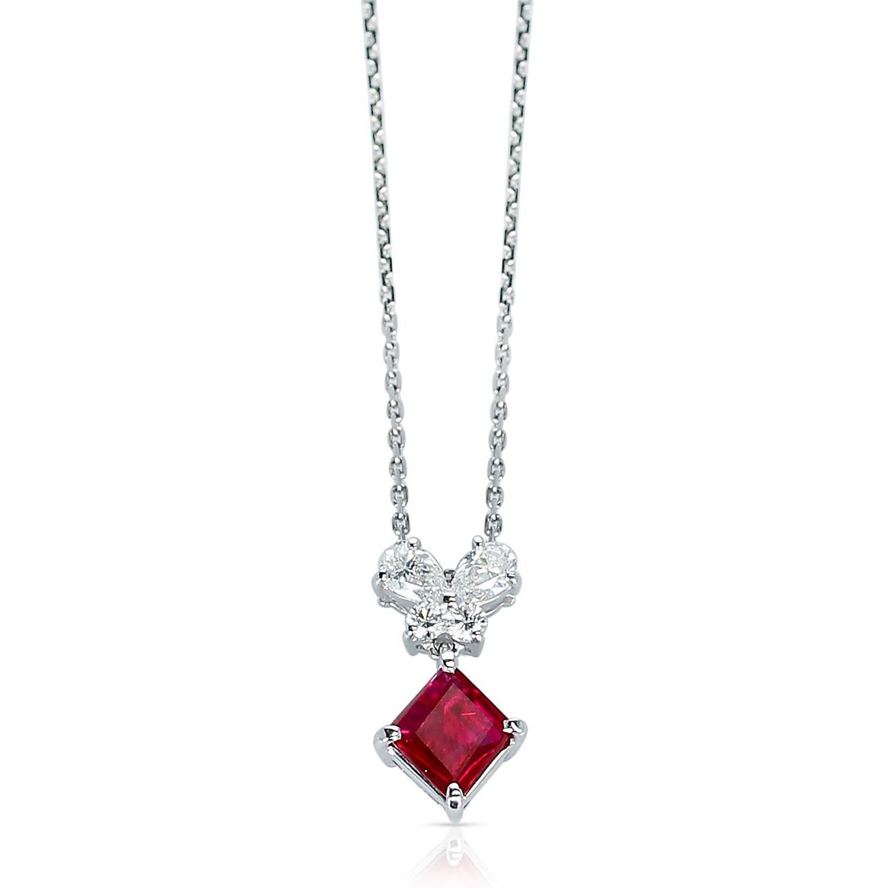0,94 carat Rubis et 0,32 carat Collier à pendentif en platine et diamants Unisexe en vente