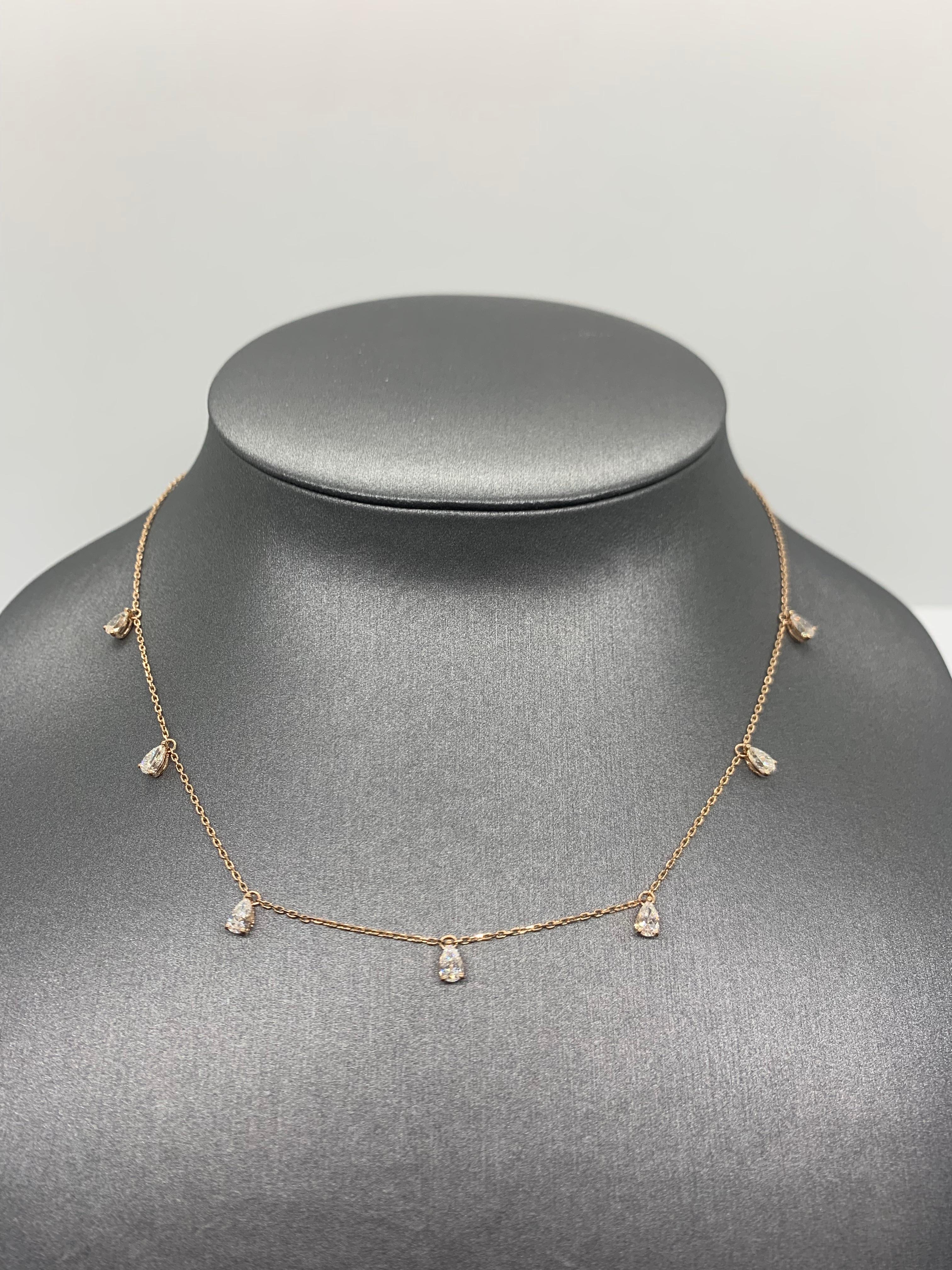 Taglio a goccia Collana con charm a forma di pera con diamante da 0,94 carati in oro rosa 18 carati in vendita