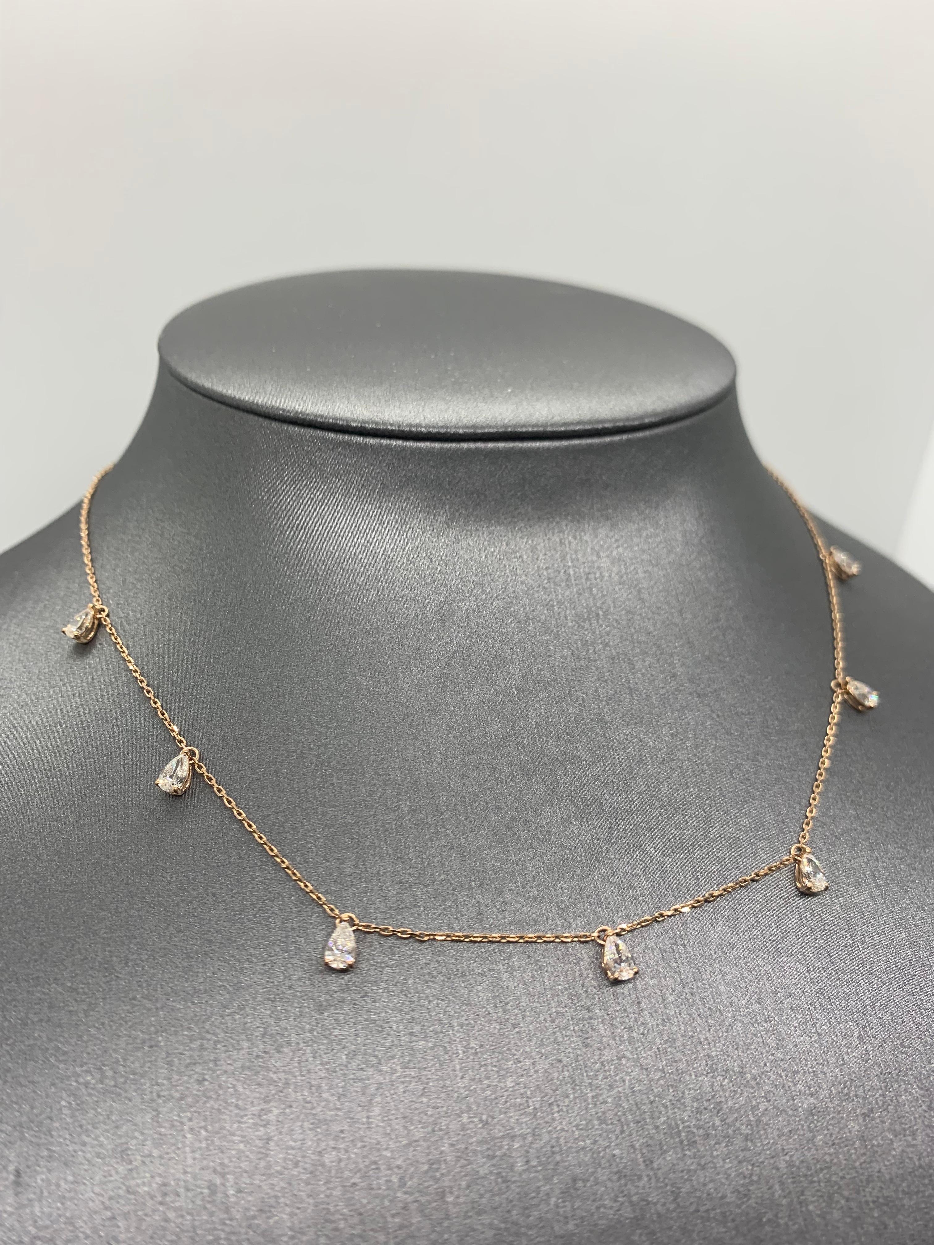 Collana con charm a forma di pera con diamante da 0,94 carati in oro rosa 18 carati In condizioni Nuovo in vendita a Los Angeles, CA