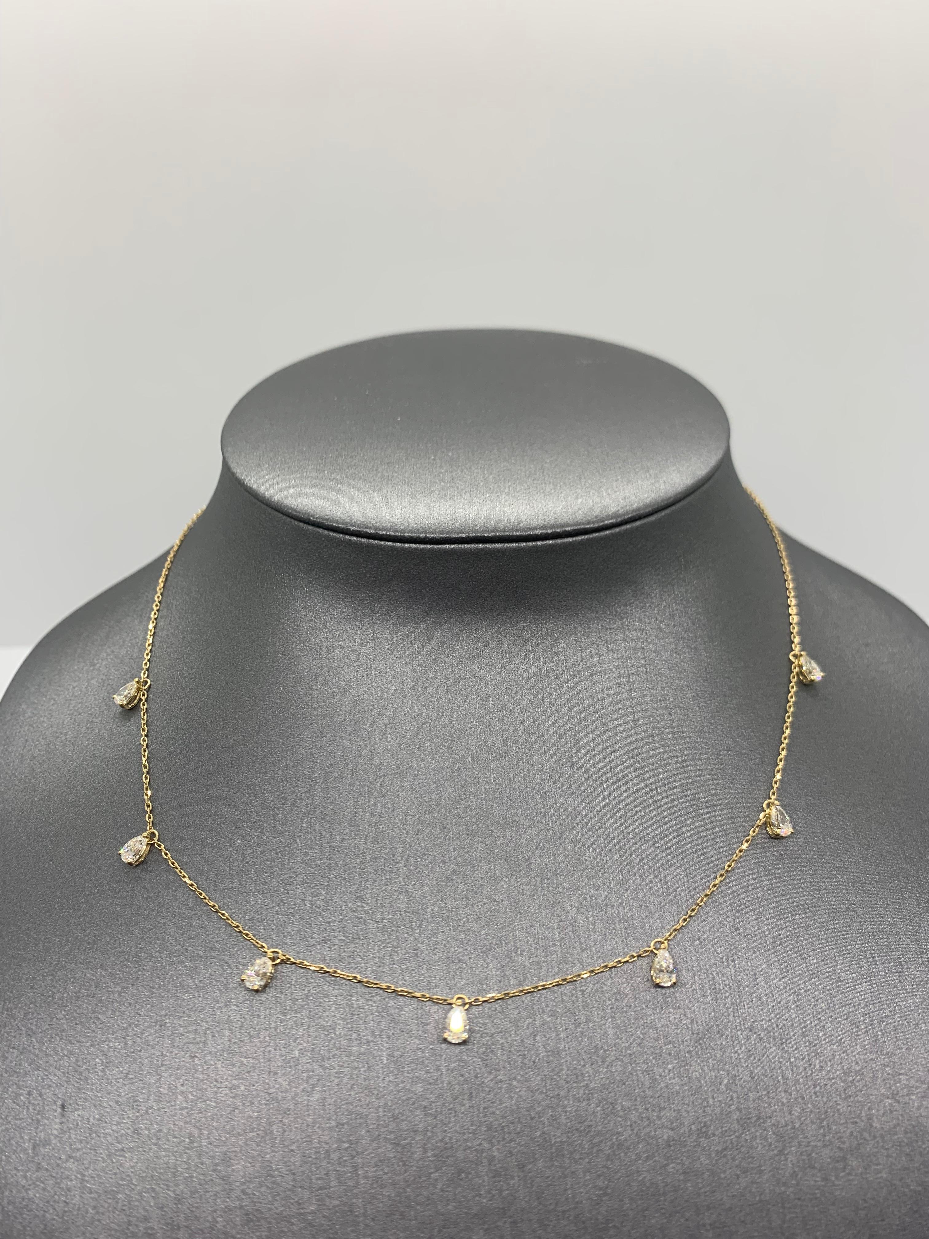 0,94 Karat Diamant Birnenförmige Charm-Halskette aus 18K Gelbgold (Tropfenschliff) im Angebot