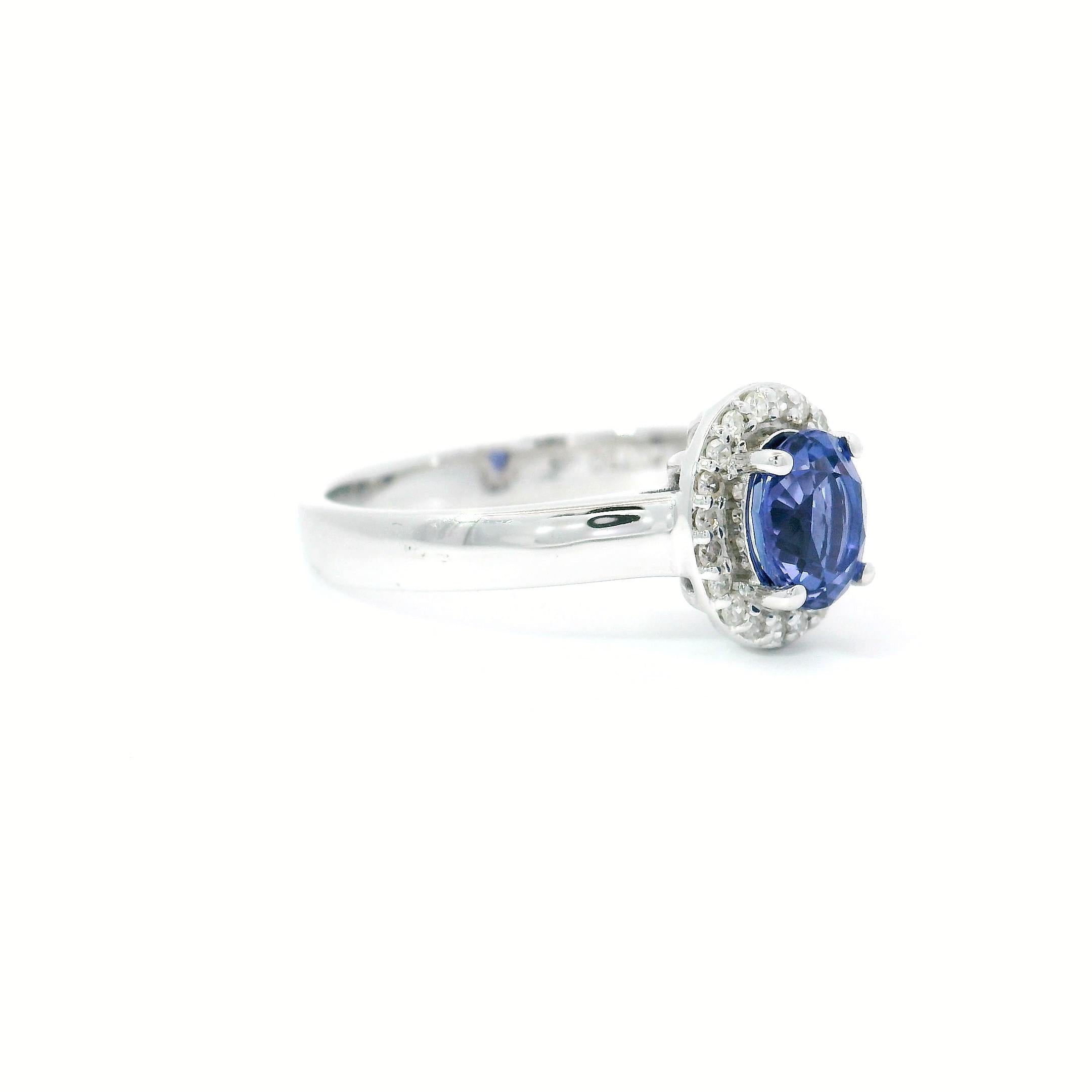 Oval Cut 0.94 cts sapphire rings For Sale
