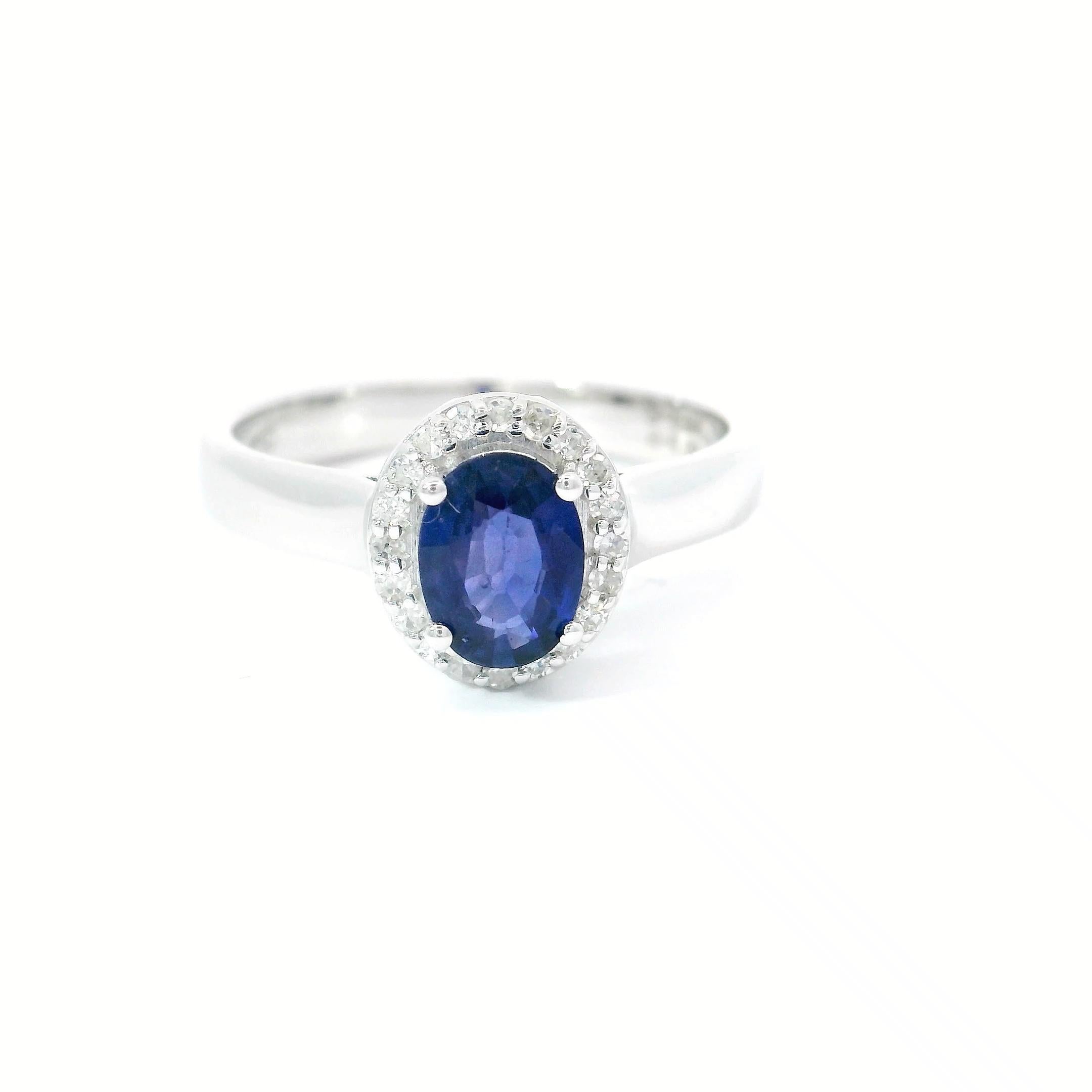 Oval Cut 0.94 cts sapphire rings For Sale