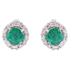 Orecchini a lobo con diamante smeraldo tondo dello Zambia da 0,94 CTW in oro bianco 18 carati