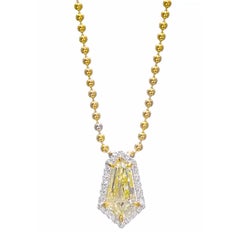 0,94 tcw di diamante naturale giallo chiaro a forma di aquilone in bianco e giallo 18 carati