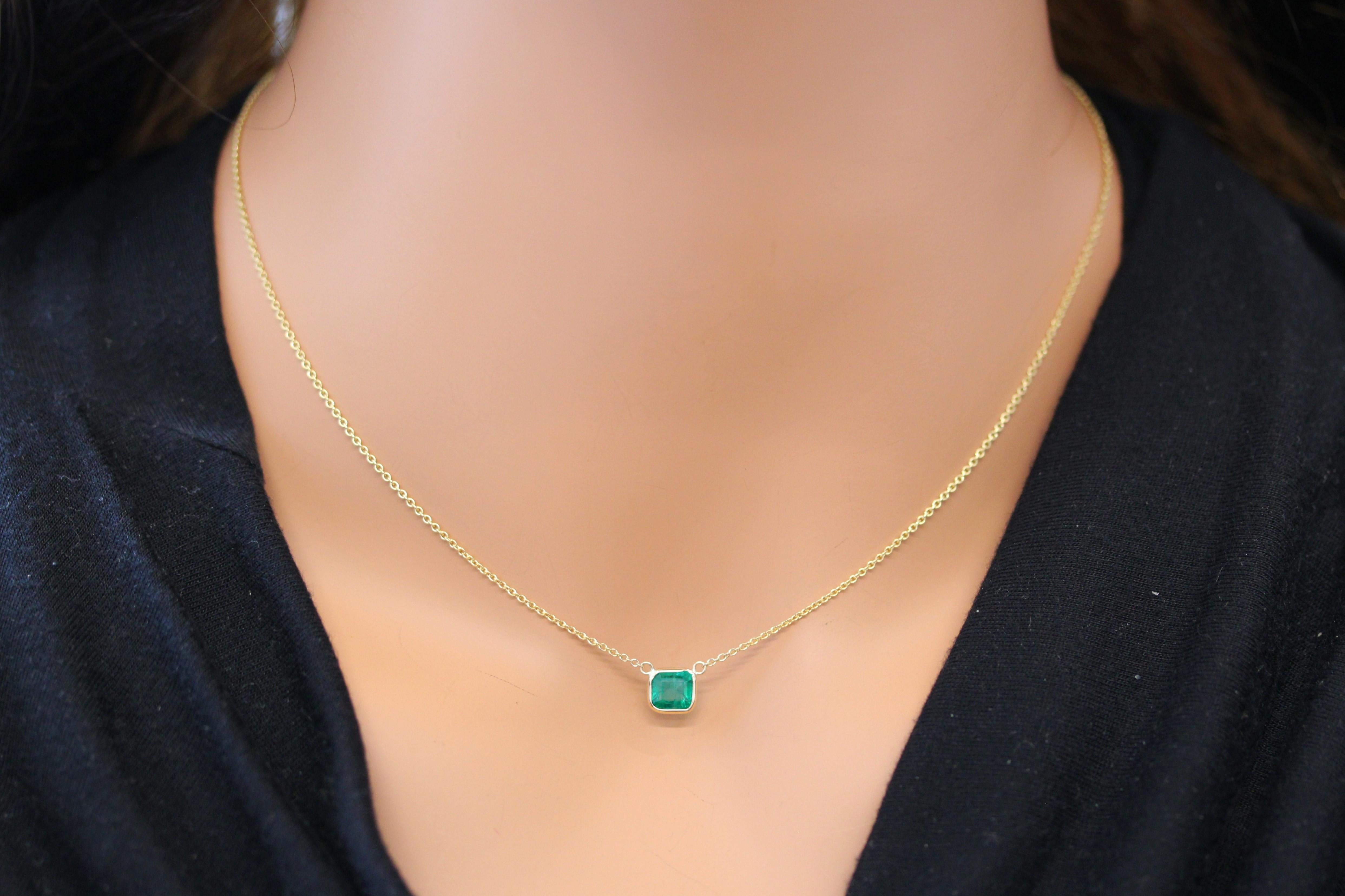 Contemporary 0.94Carat Asscher Emerald Green Fashion Necklaces In 14k Yellow Gold For Sale