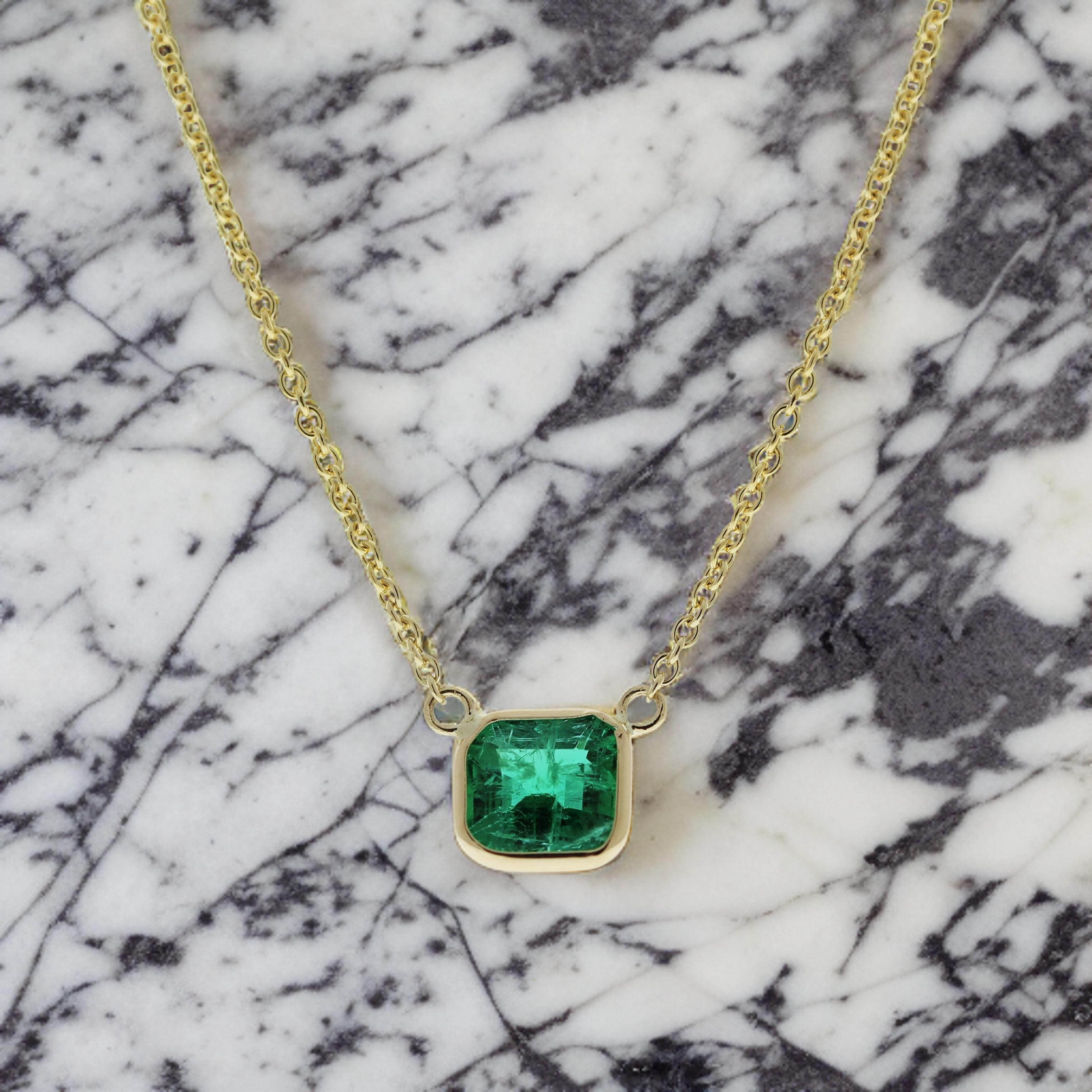 0.94Carat Asscher Emerald Green Fashion Necklaces In 14k Yellow Gold In New Condition For Sale In Chicago, IL