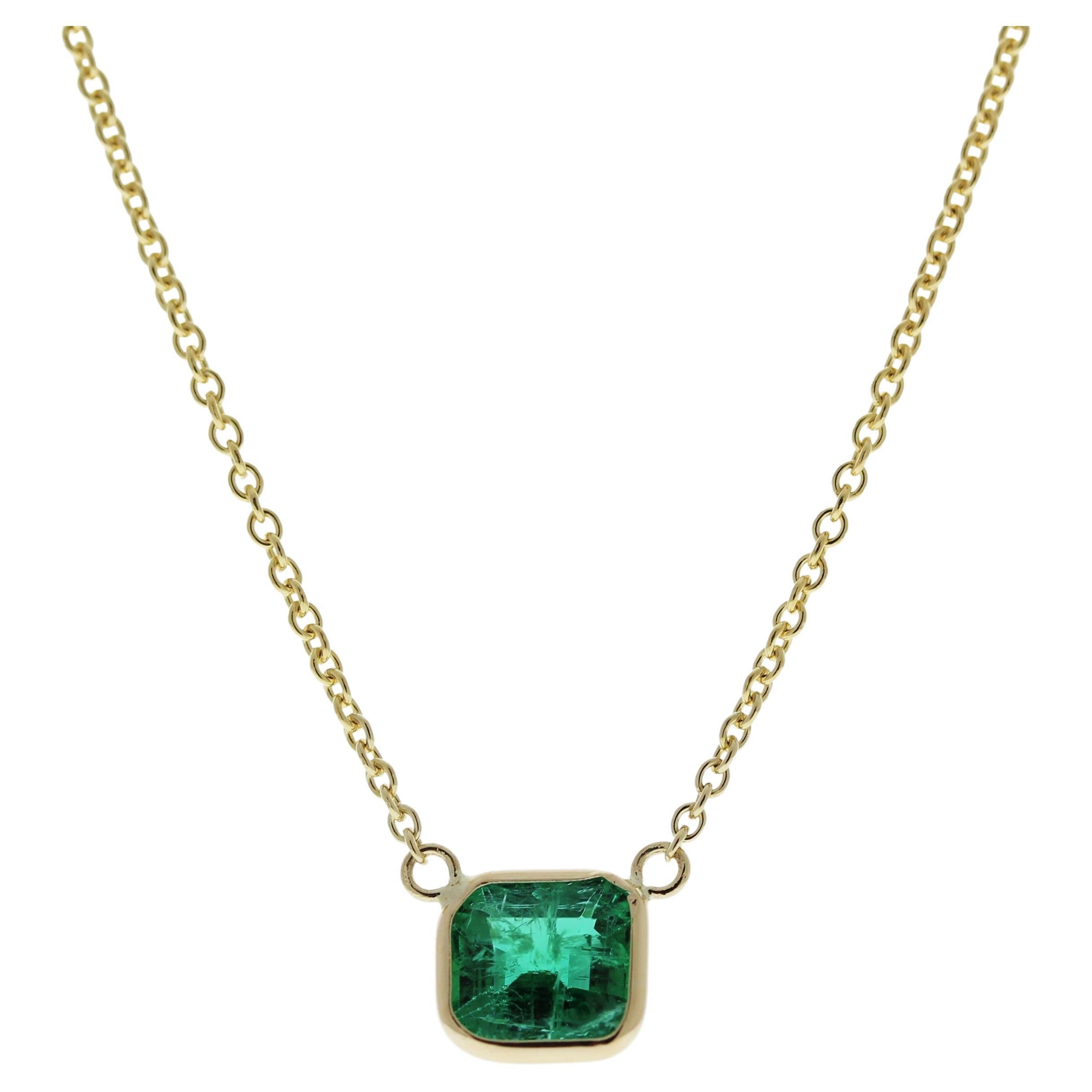 0.94Carat Asscher Emerald Green Fashion Necklaces In 14k Yellow Gold For Sale