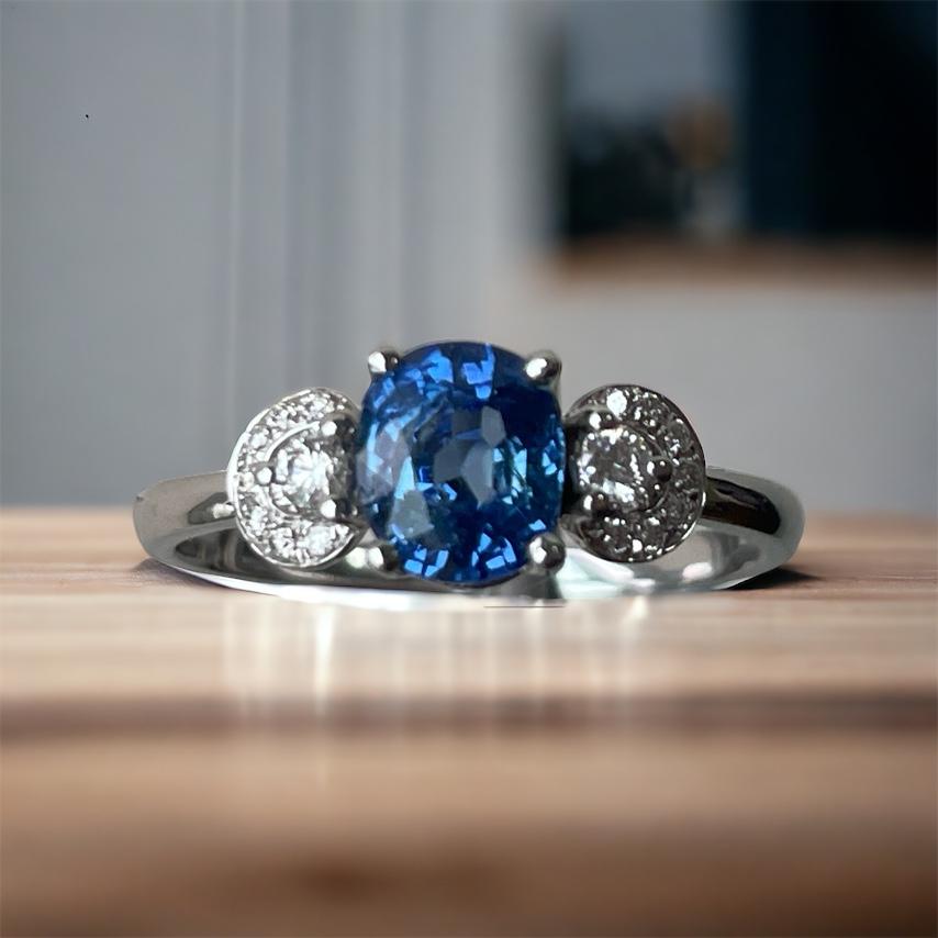 0.94Ct blue sapphire and natural diamond ring in 18k solid gold For Sale 1