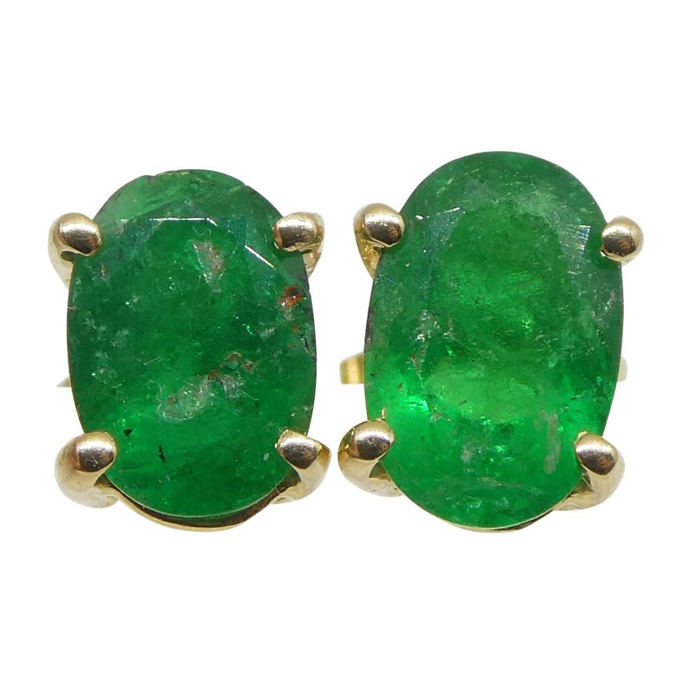 Contemporary 0.94ct Oval Green Colombian Emerald Stud Earrings set in 14k Yellow Gold For Sale