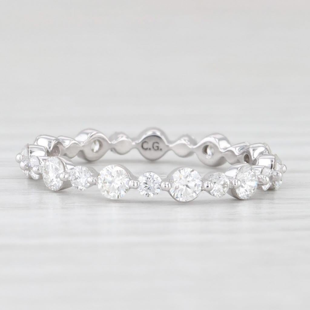 Taglio rotondo Anello di eternità con diamante da 0,94ctw in oro bianco 14k Misura 6,25 Impilabile in vendita