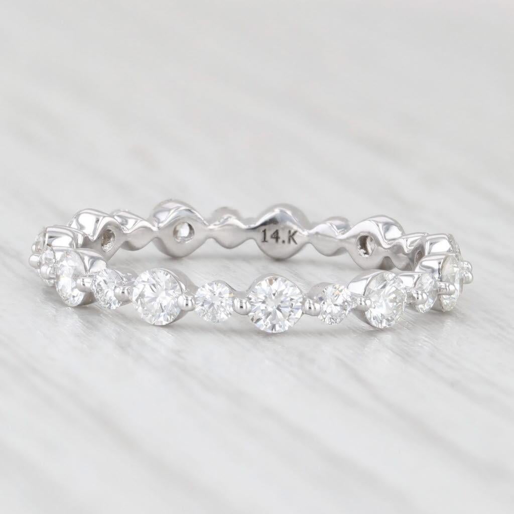 Anello di eternità con diamante da 0,94ctw in oro bianco 14k Misura 6,25 Impilabile In condizioni buone in vendita a McLeansville, NC