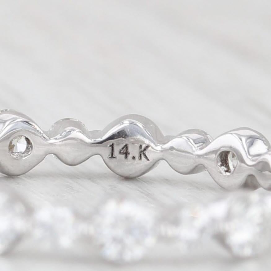 Anello di eternità con diamante da 0,94ctw in oro bianco 14k Misura 6,25 Impilabile in vendita 1