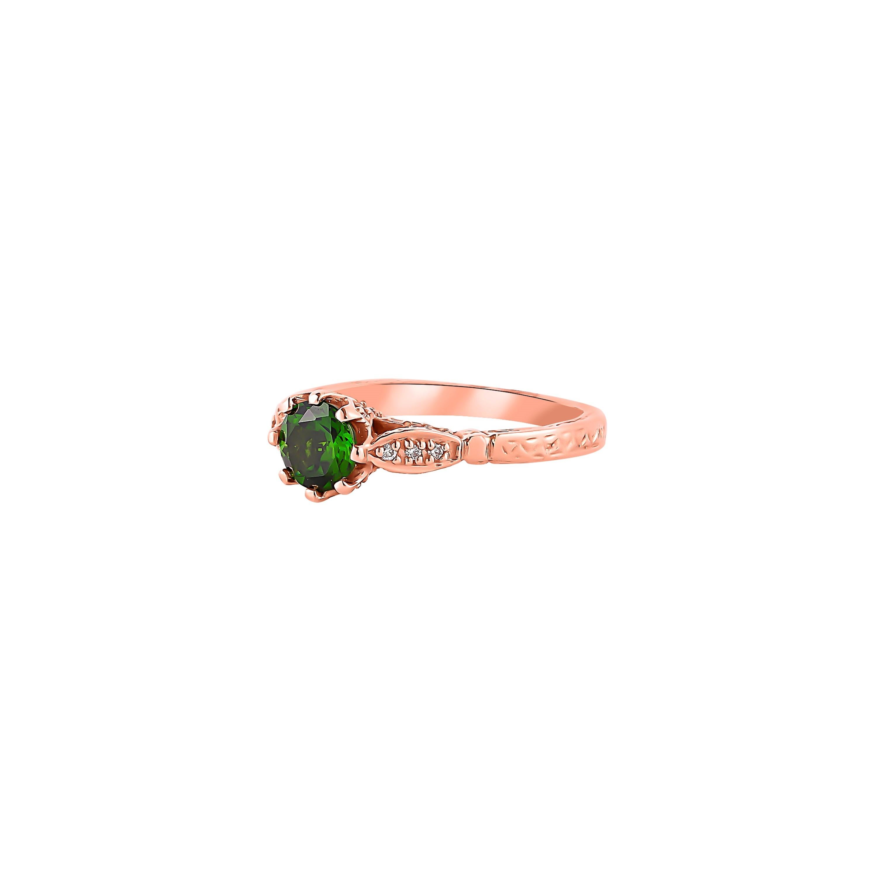 Contemporary 0.95 Carat Chrome Diopside Ring in 14 Karat Rose Gold For Sale