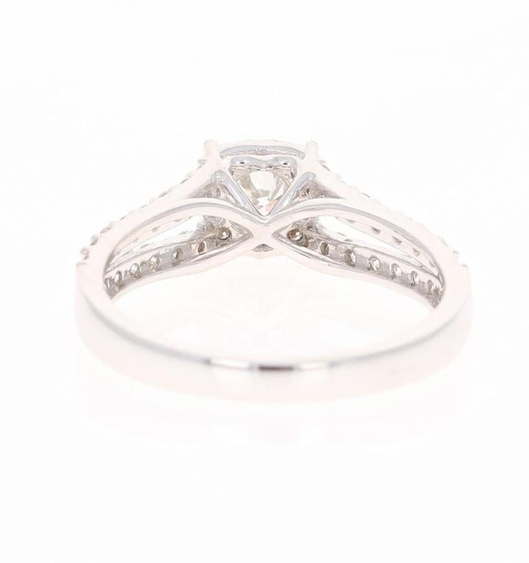 Round Cut 0.95 Carat Diamond 14 Karat White Gold Cluster Bridal Ring For Sale