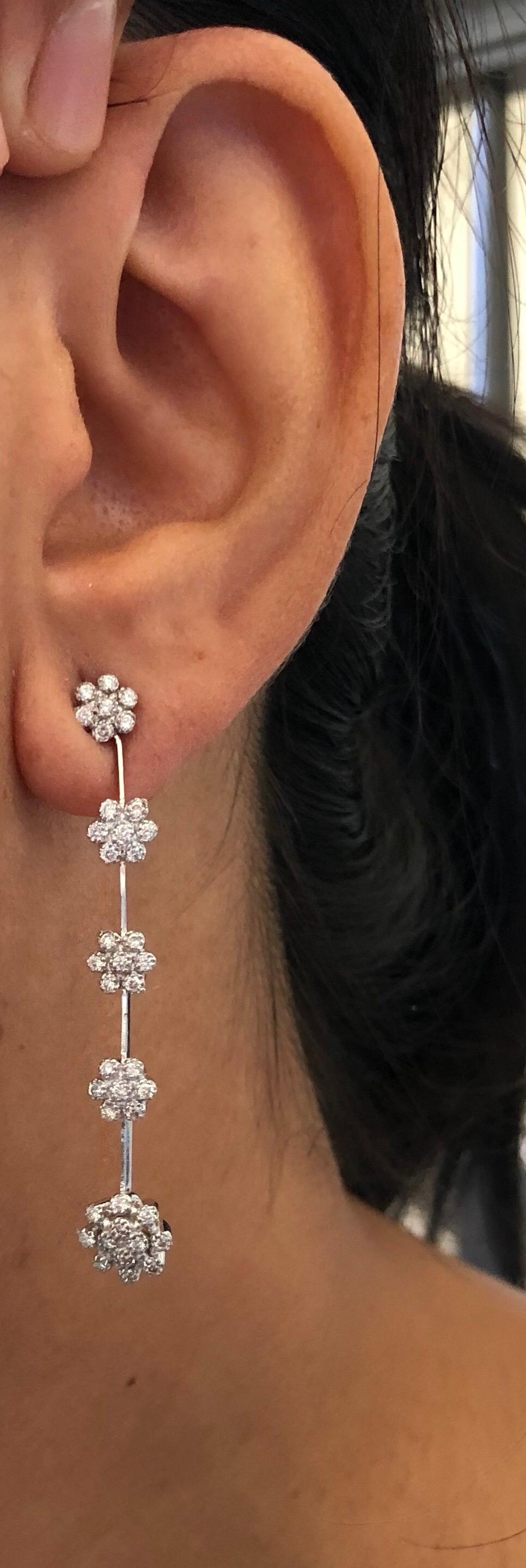 Diamond Dangling White Gold Earrings In New Condition For Sale In Los Angeles, CA