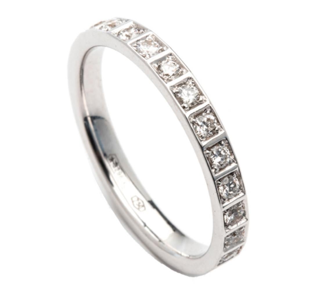 Modern 0.95 Carat E-F VS Diamonds 18K White Gold Princess Illusion Eternity Band Ring For Sale