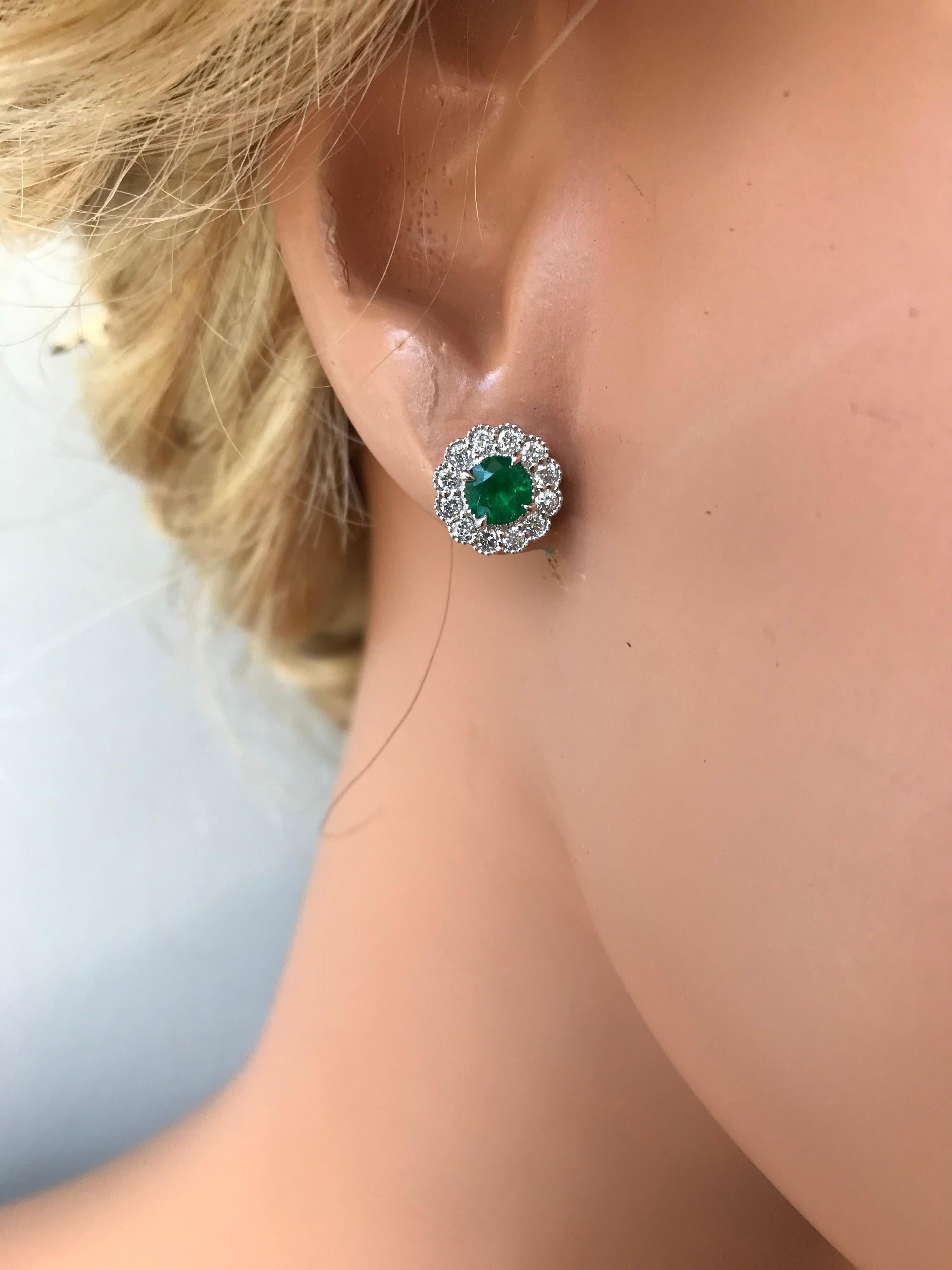 Round Cut 0.95 Carat Emerald and 0.52 Ct Natural Diamond Milgrain Flower Earrings ref1587 For Sale
