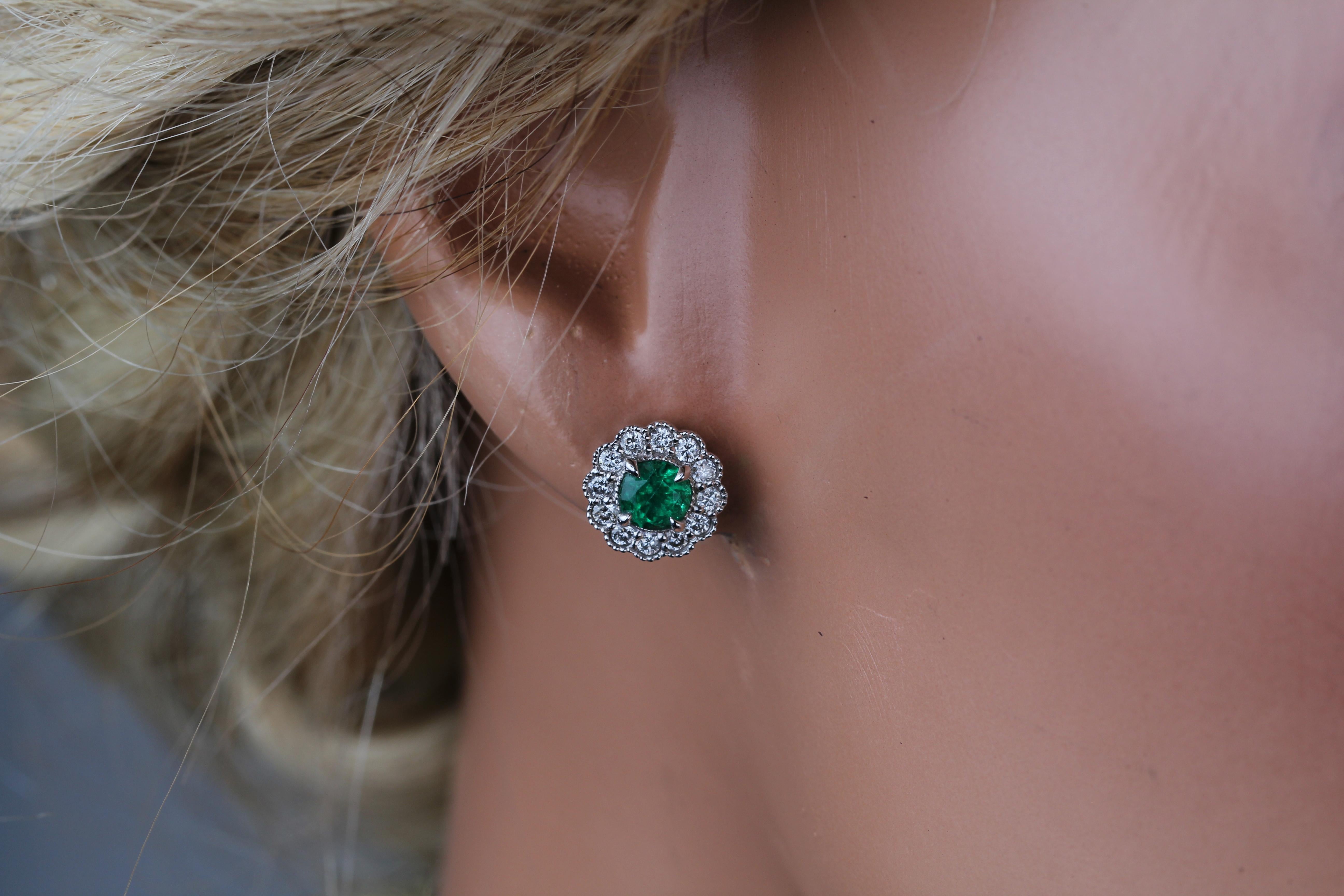 Women's 0.95 Carat Emerald and 0.52 Ct Natural Diamond Milgrain Flower Earrings ref1587 For Sale