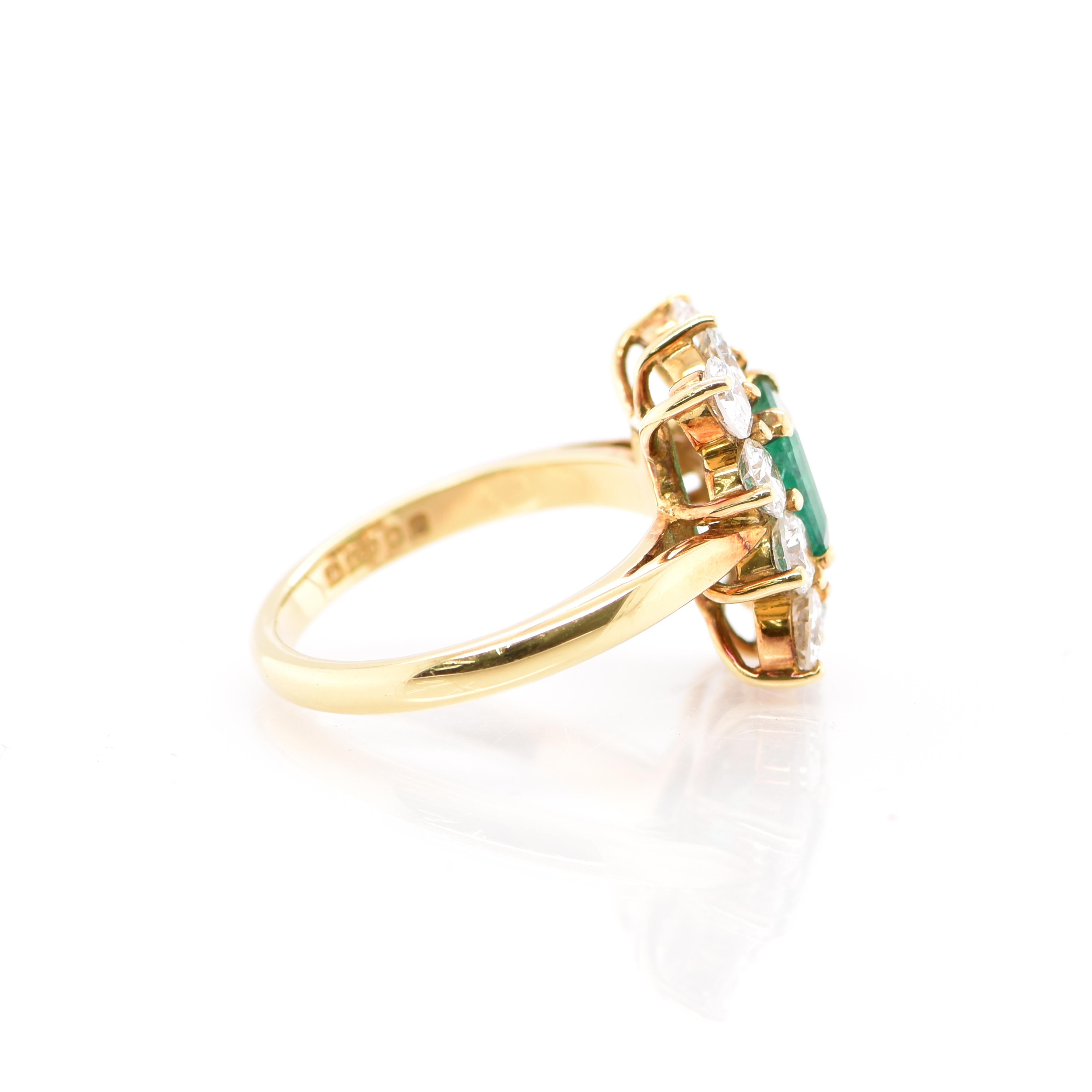 0.95 Carat Natural Emerald and Diamond Ring Set in 18 Karat Gold In Excellent Condition For Sale In Tokyo, JP