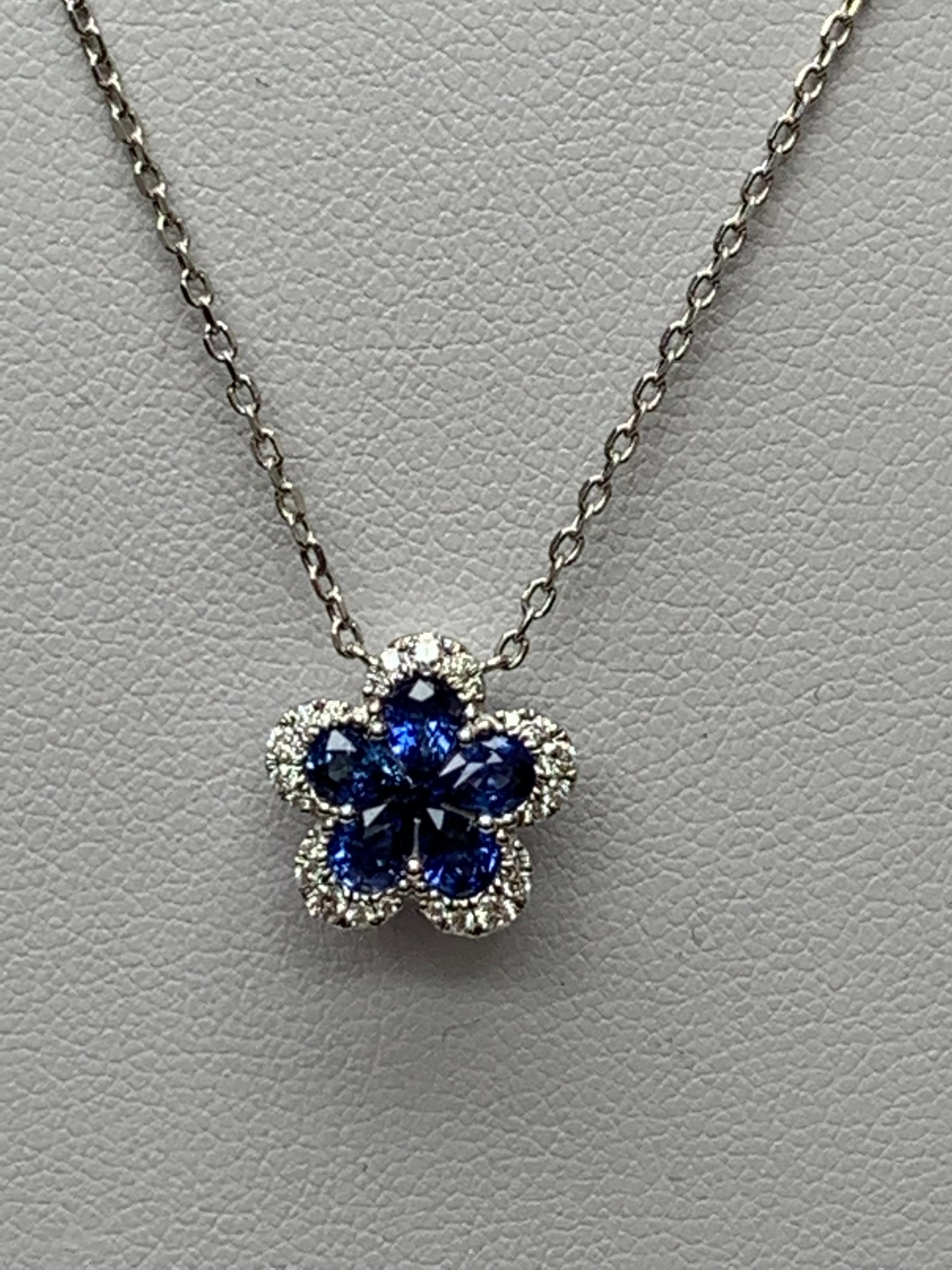 Donna Collana con zaffiro e diamante a fiore da 0,95 carati in oro bianco 18 carati in vendita